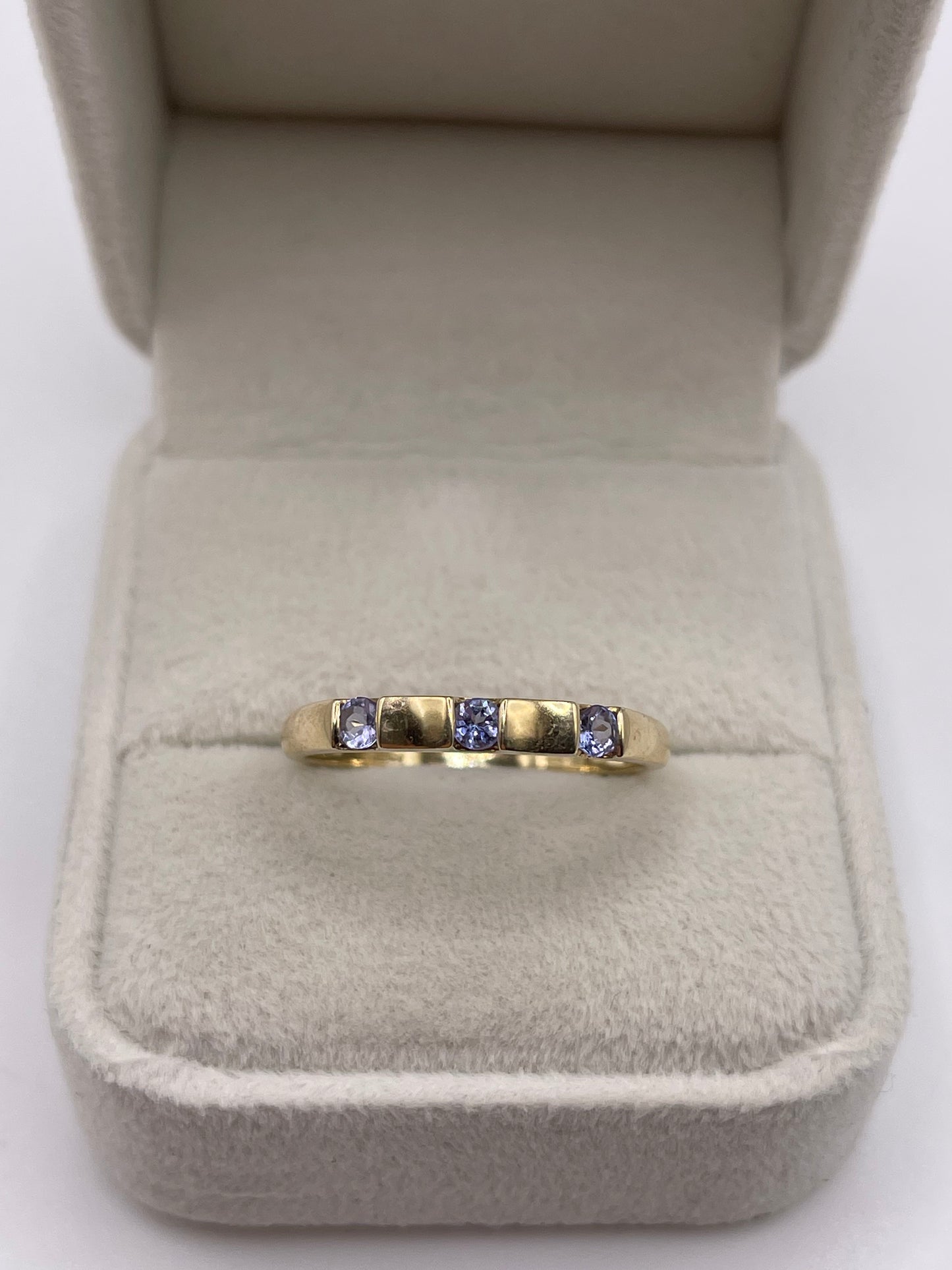 9ct gold tanzanite ring