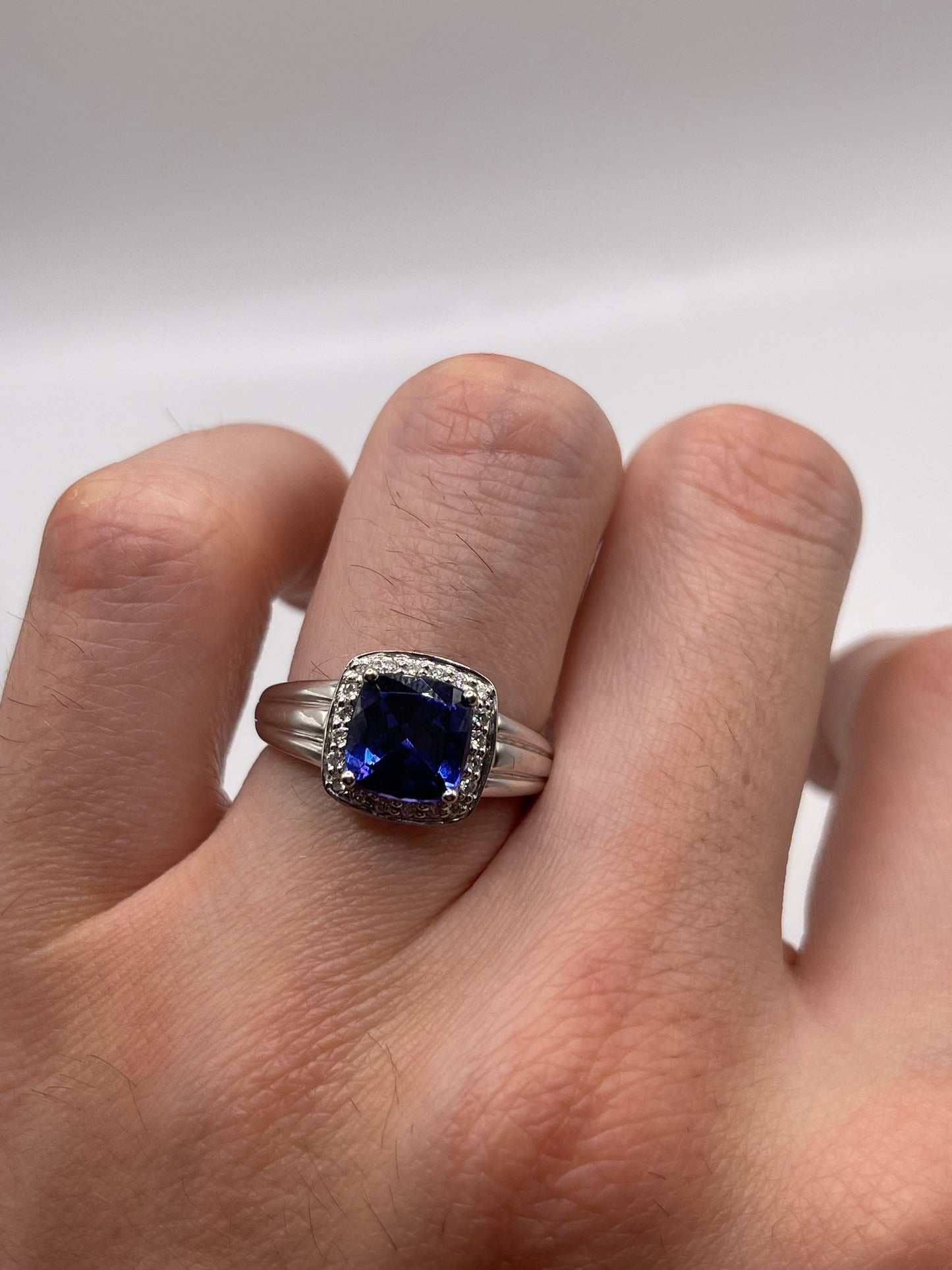 18ct white gold tanzanite and diamond ring