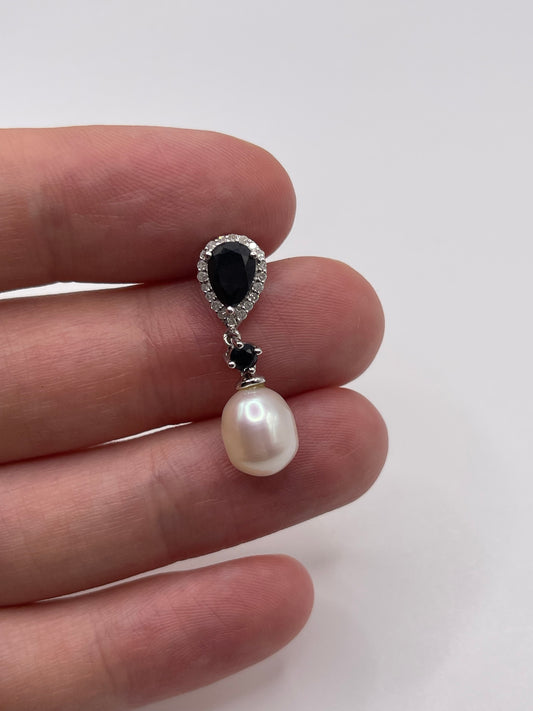 9ct white gold pearl, sapphire and diamond pendant