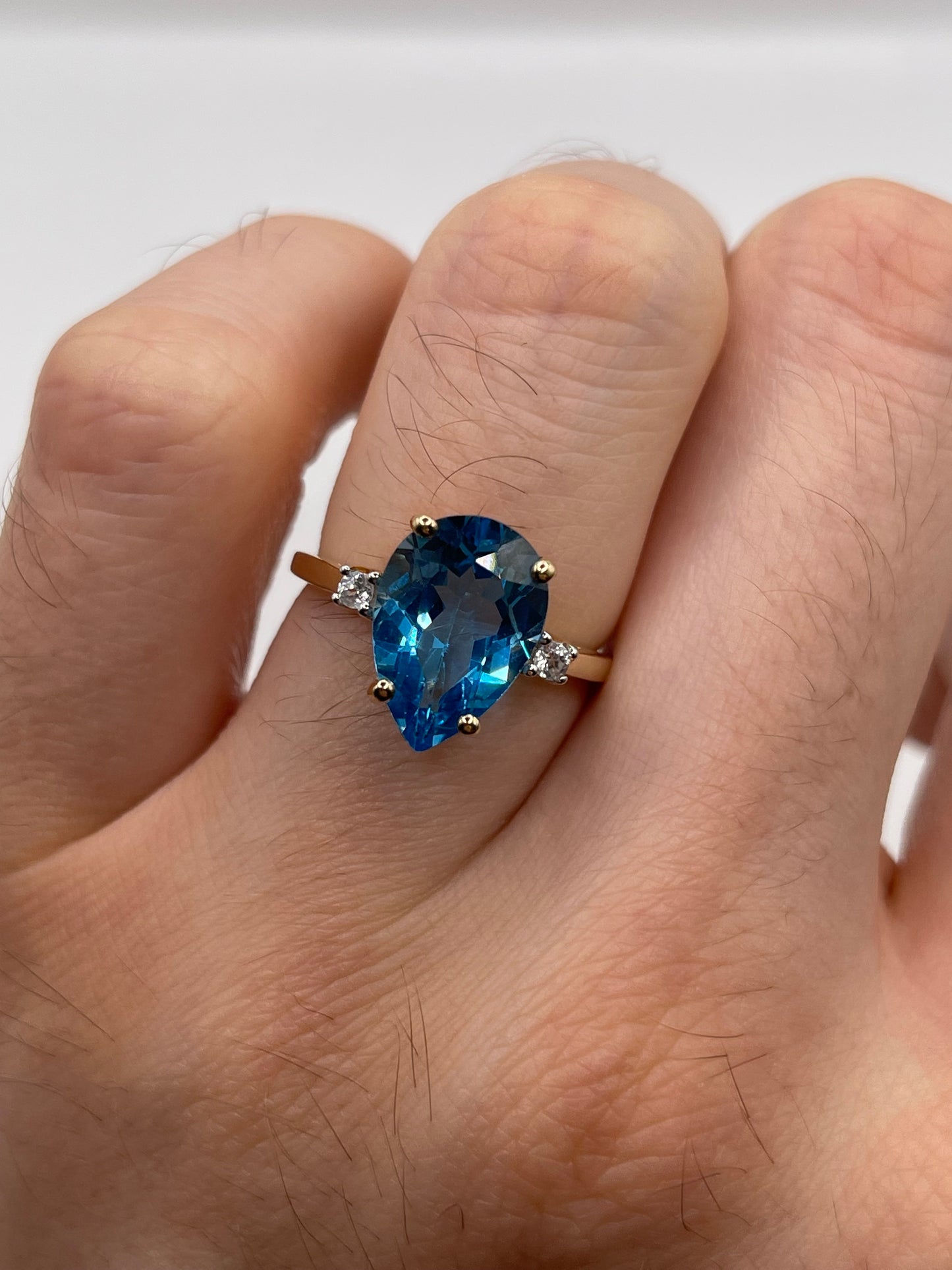 9ct gold topaz and zircon ring