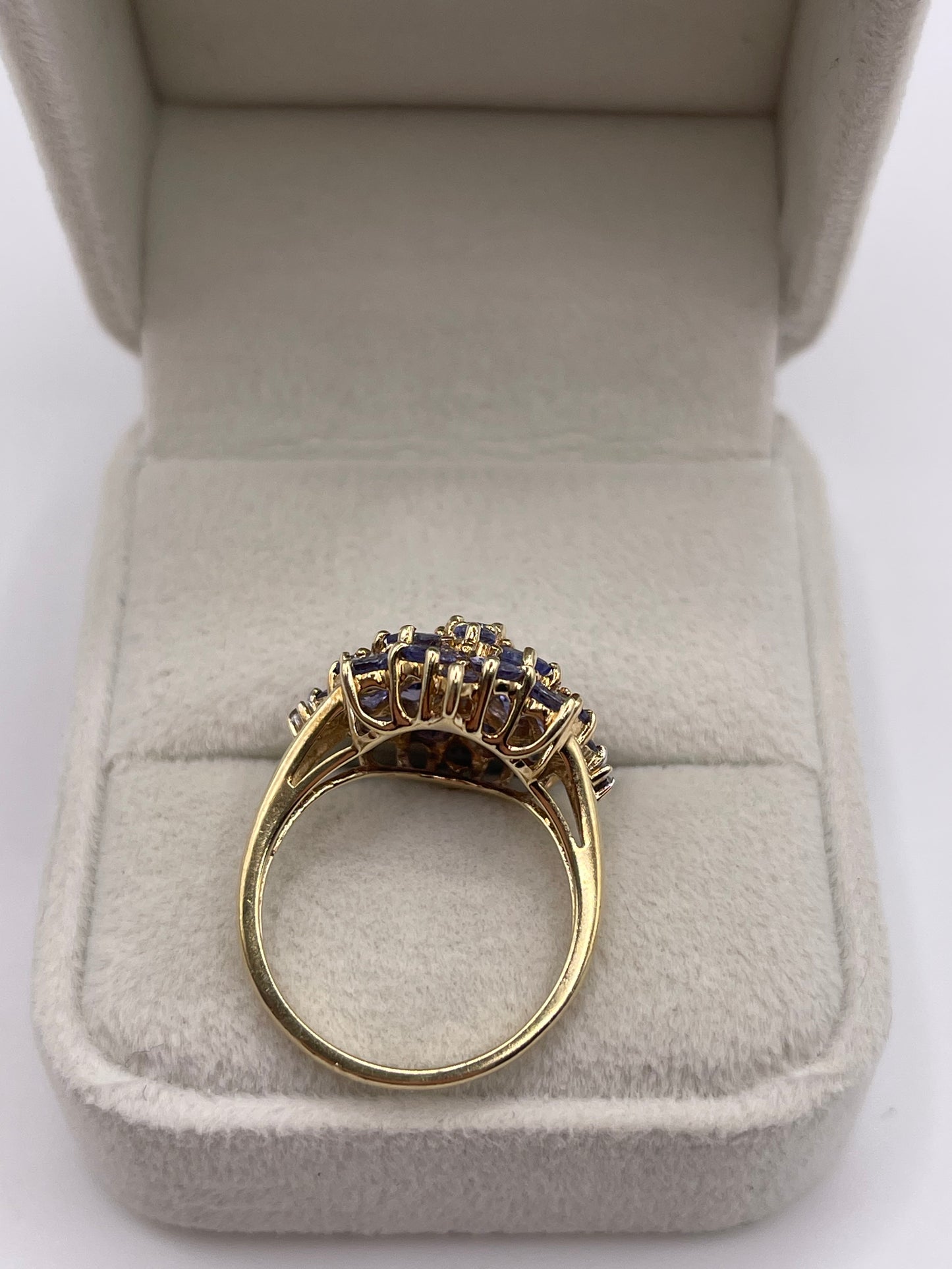 9ct gold tanzanite and diamond ring