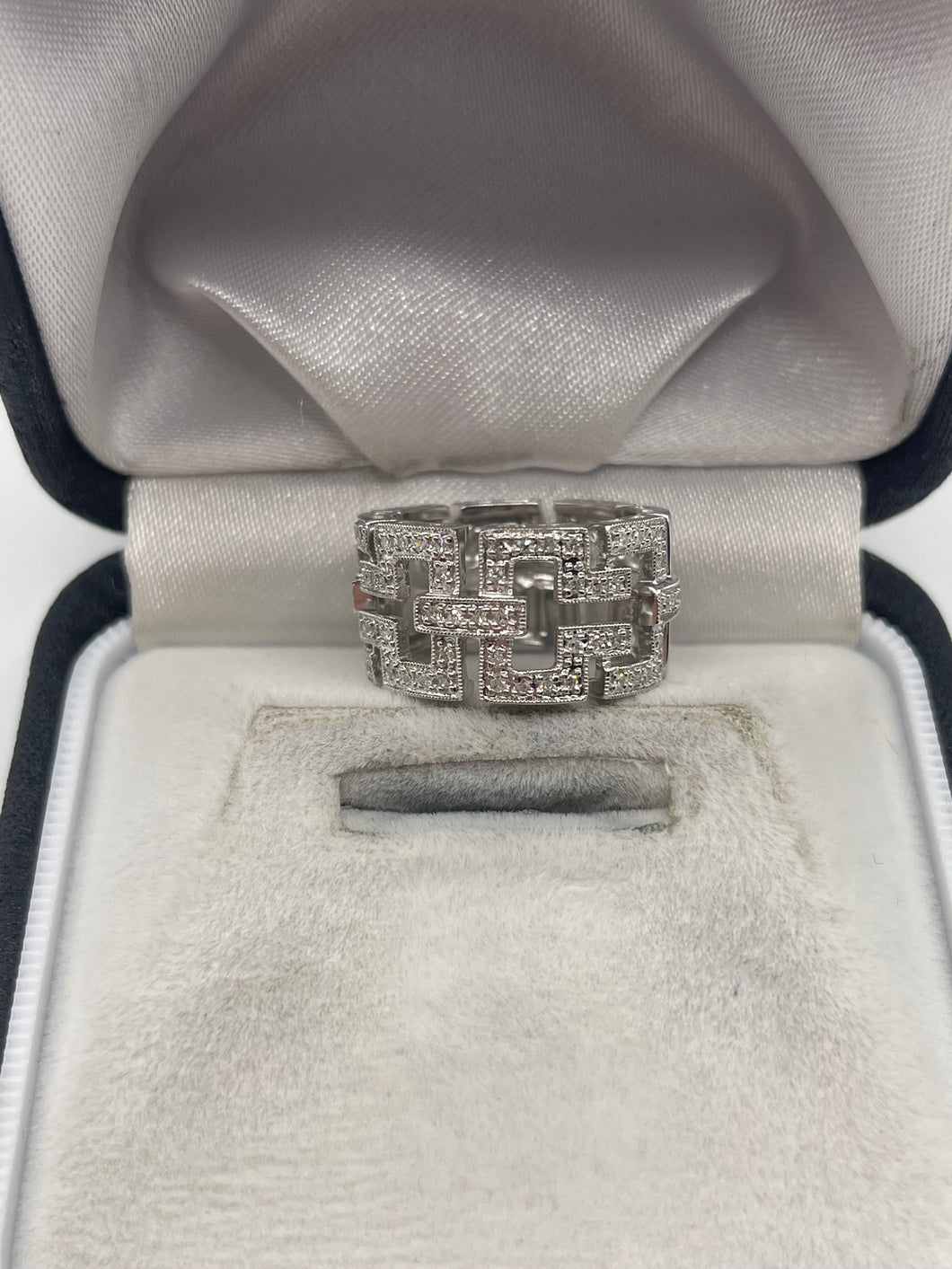 9ct white gold diamond link ring