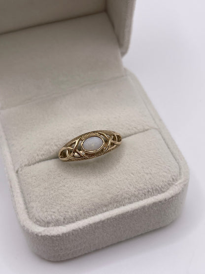 9ct gold opal ring