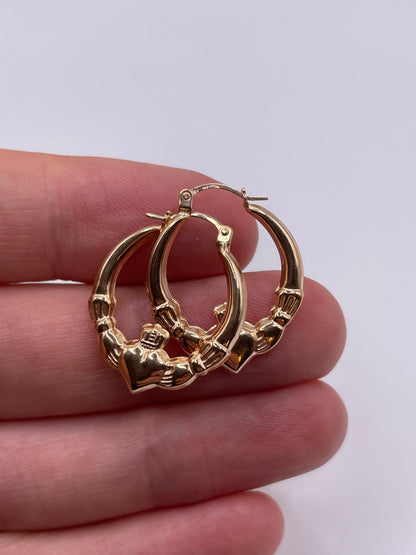 9ct gold claddagh earrings