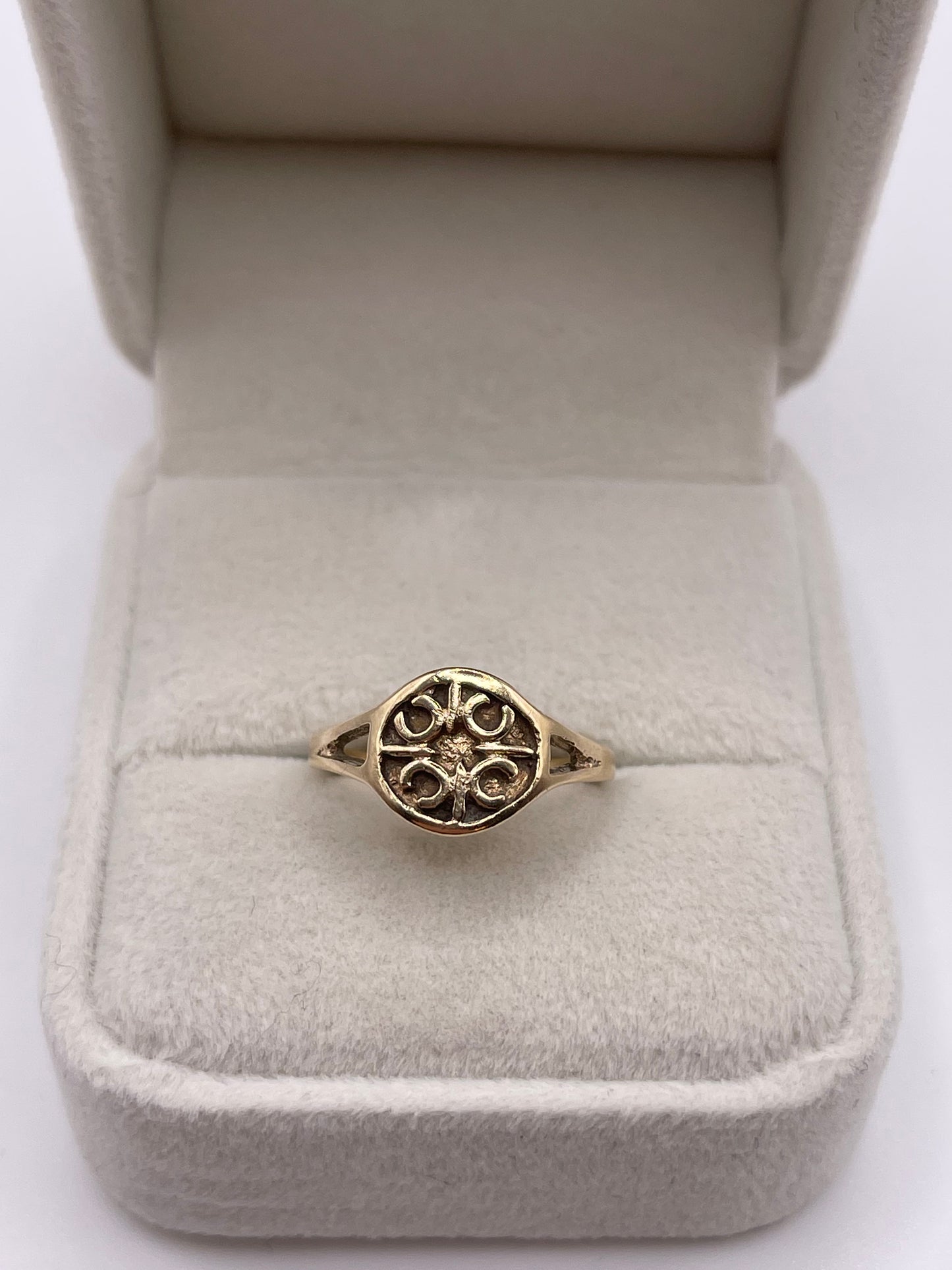 9ct gold ring