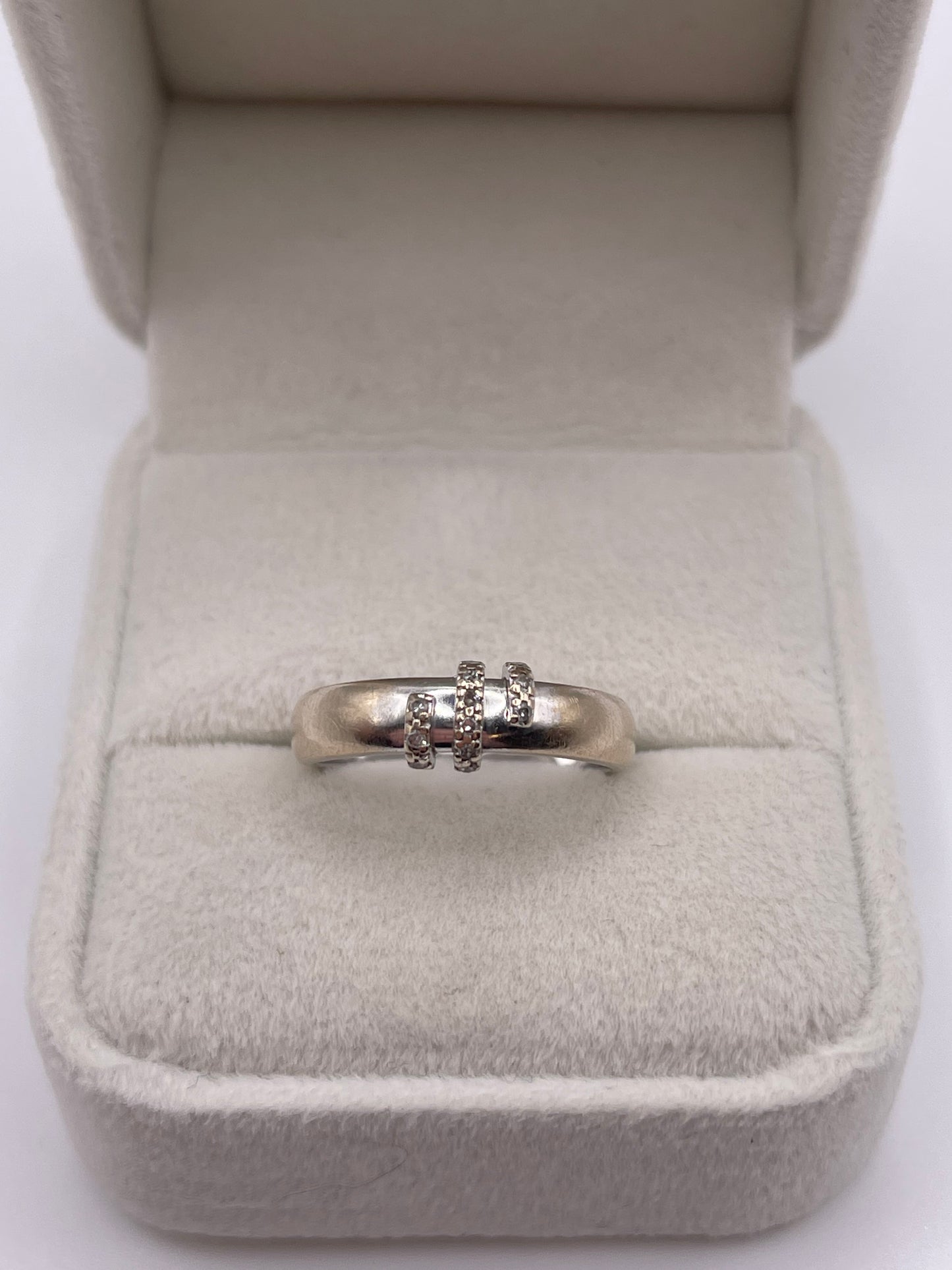 9ct white gold diamond ring