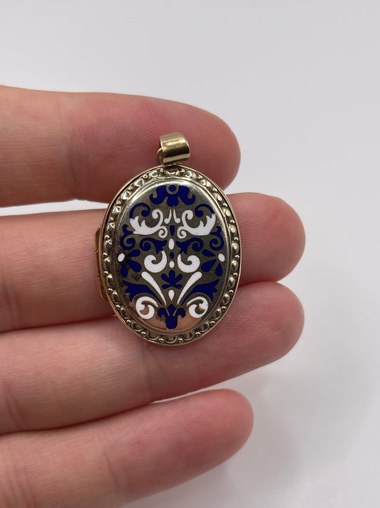 Heavy 9ct gold enamelled locket pendant