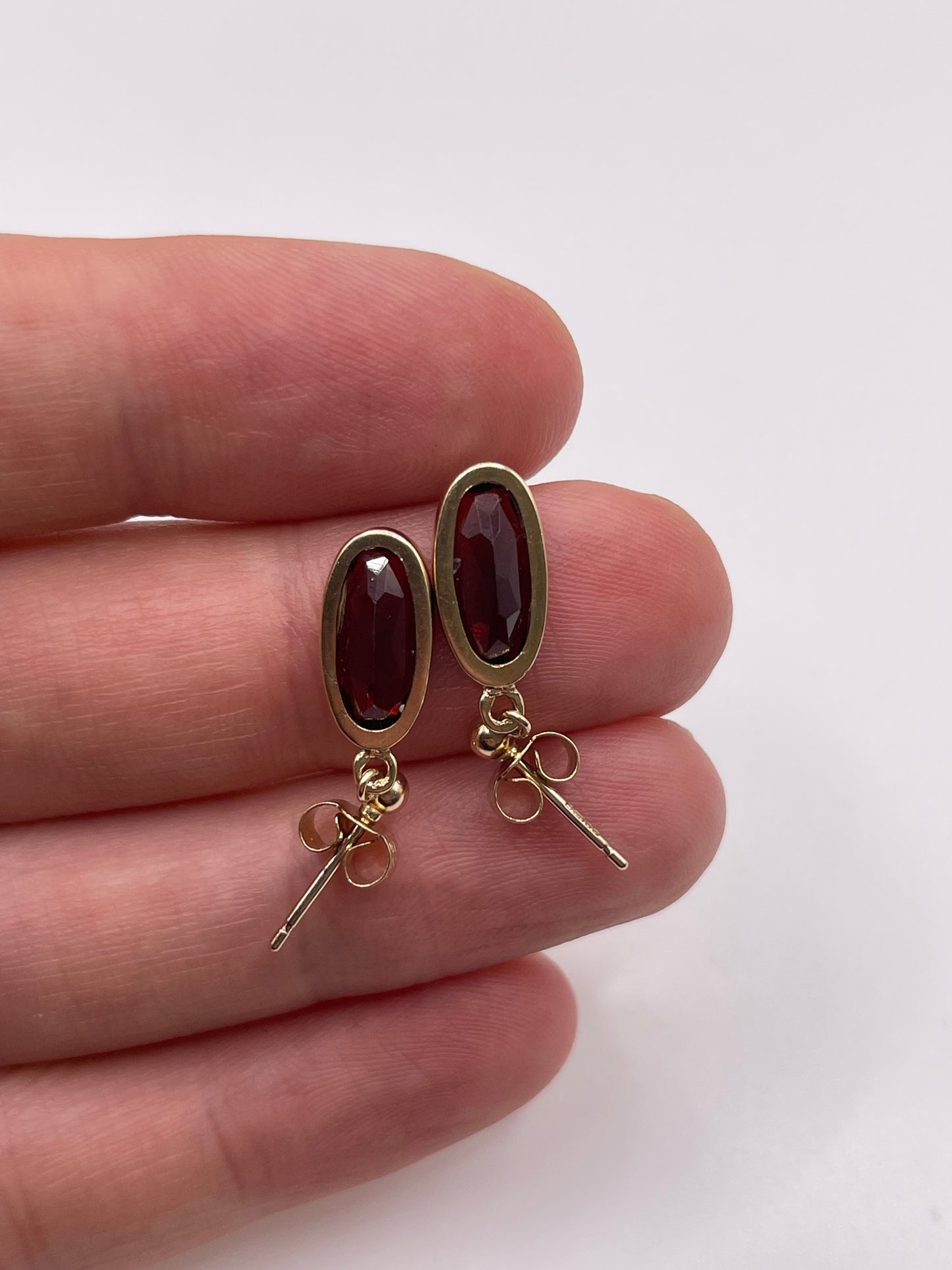 9ct gold garnet earrings