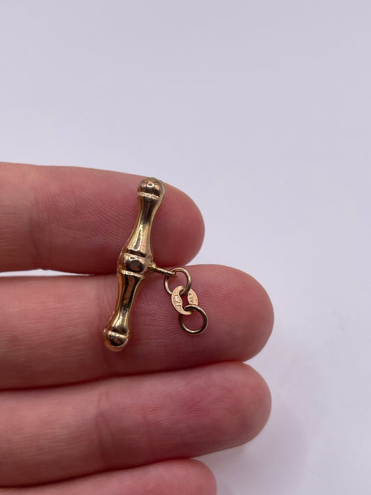 9ct gold t bar pendant