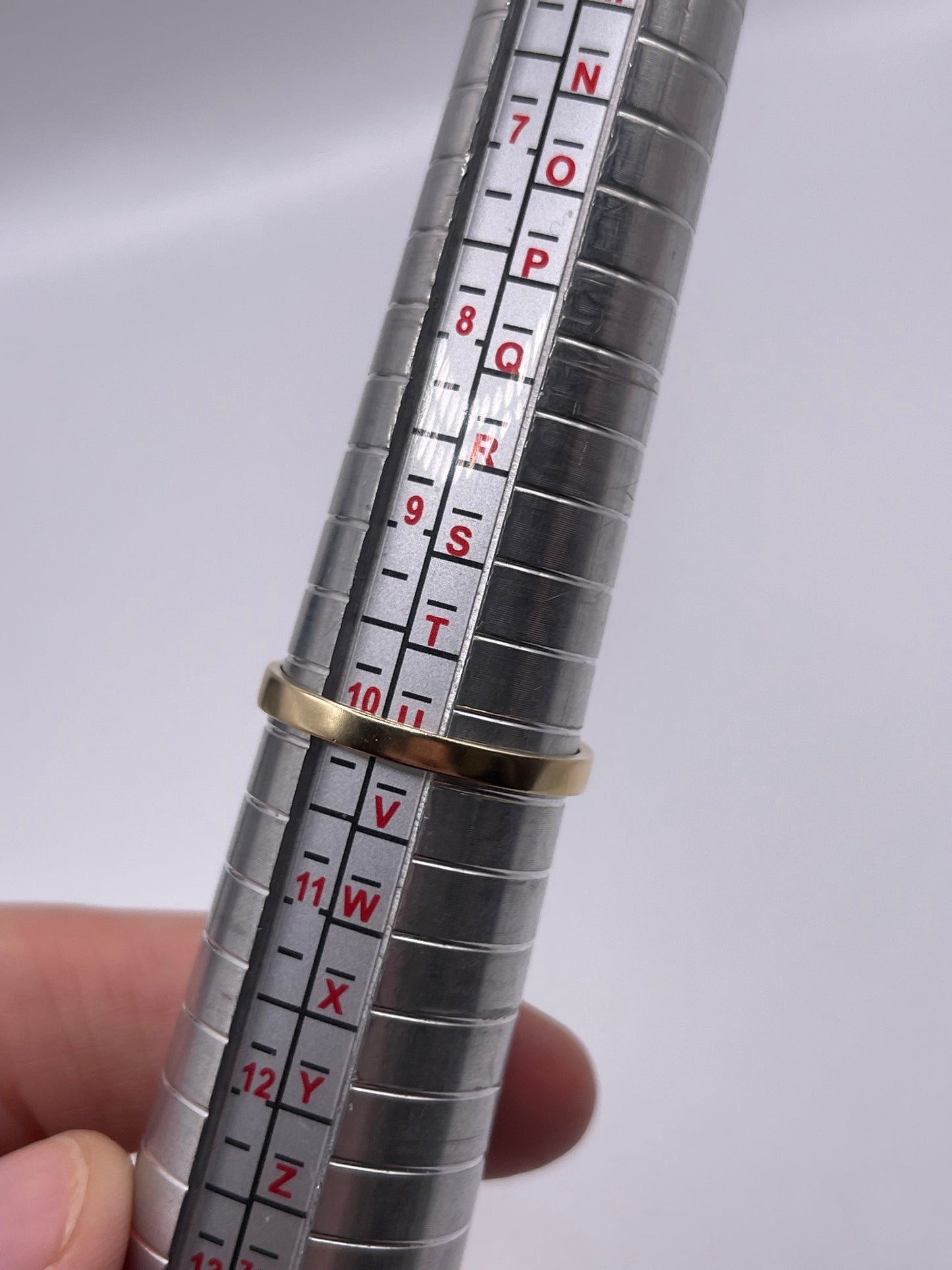 9ct gold quartz ring