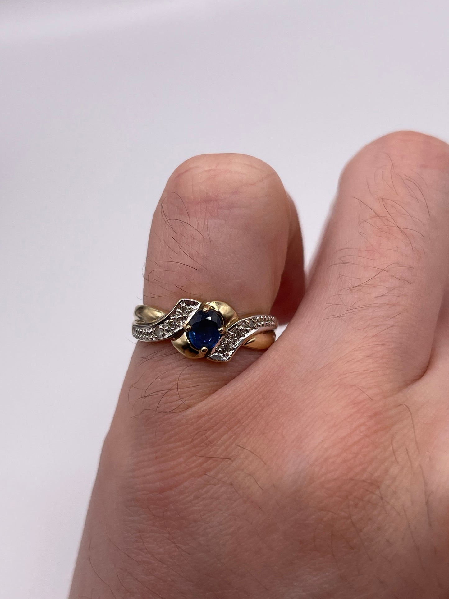 9ct gold sapphire and diamond ring