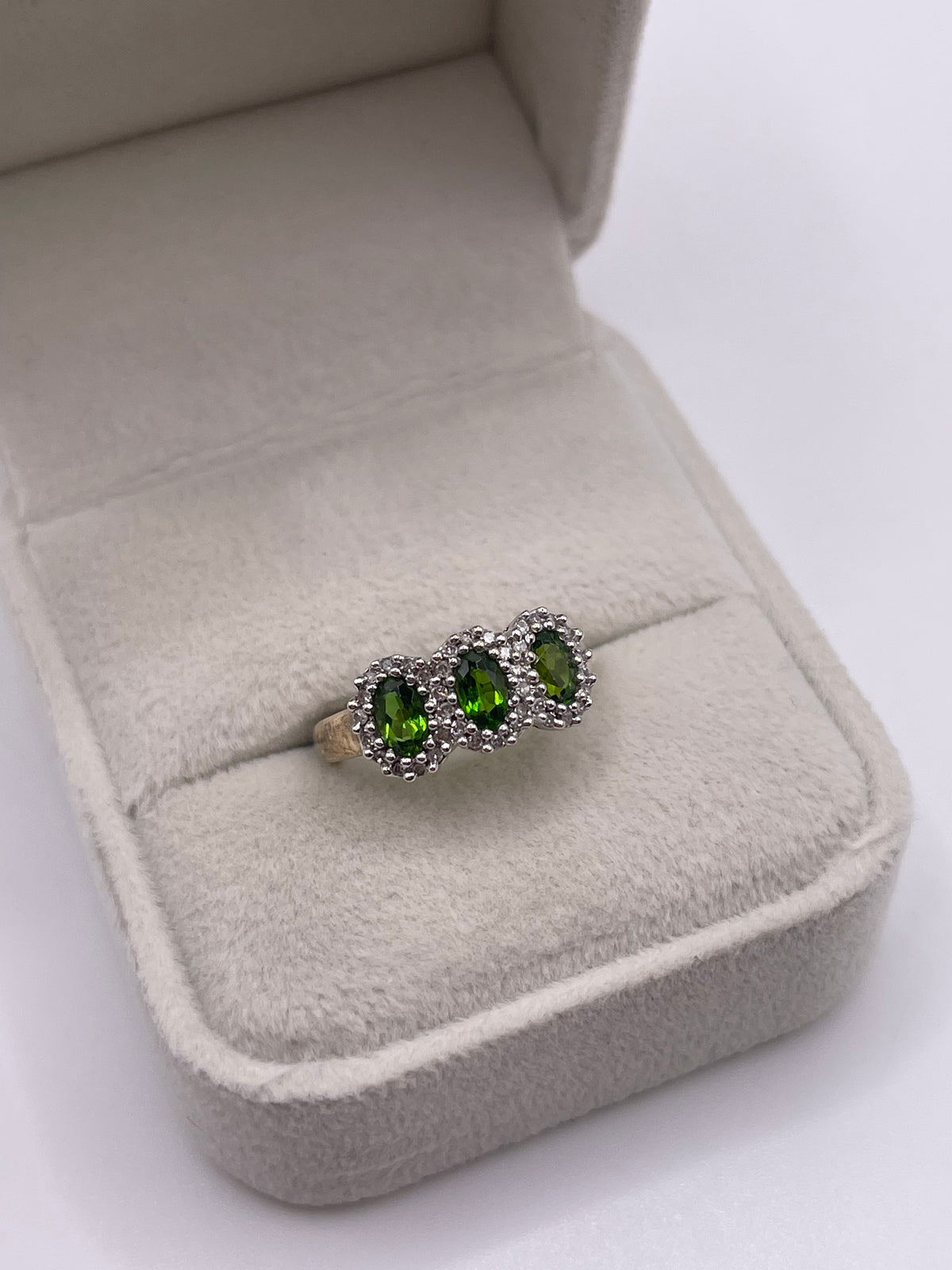9ct gold diopside and diamond ring