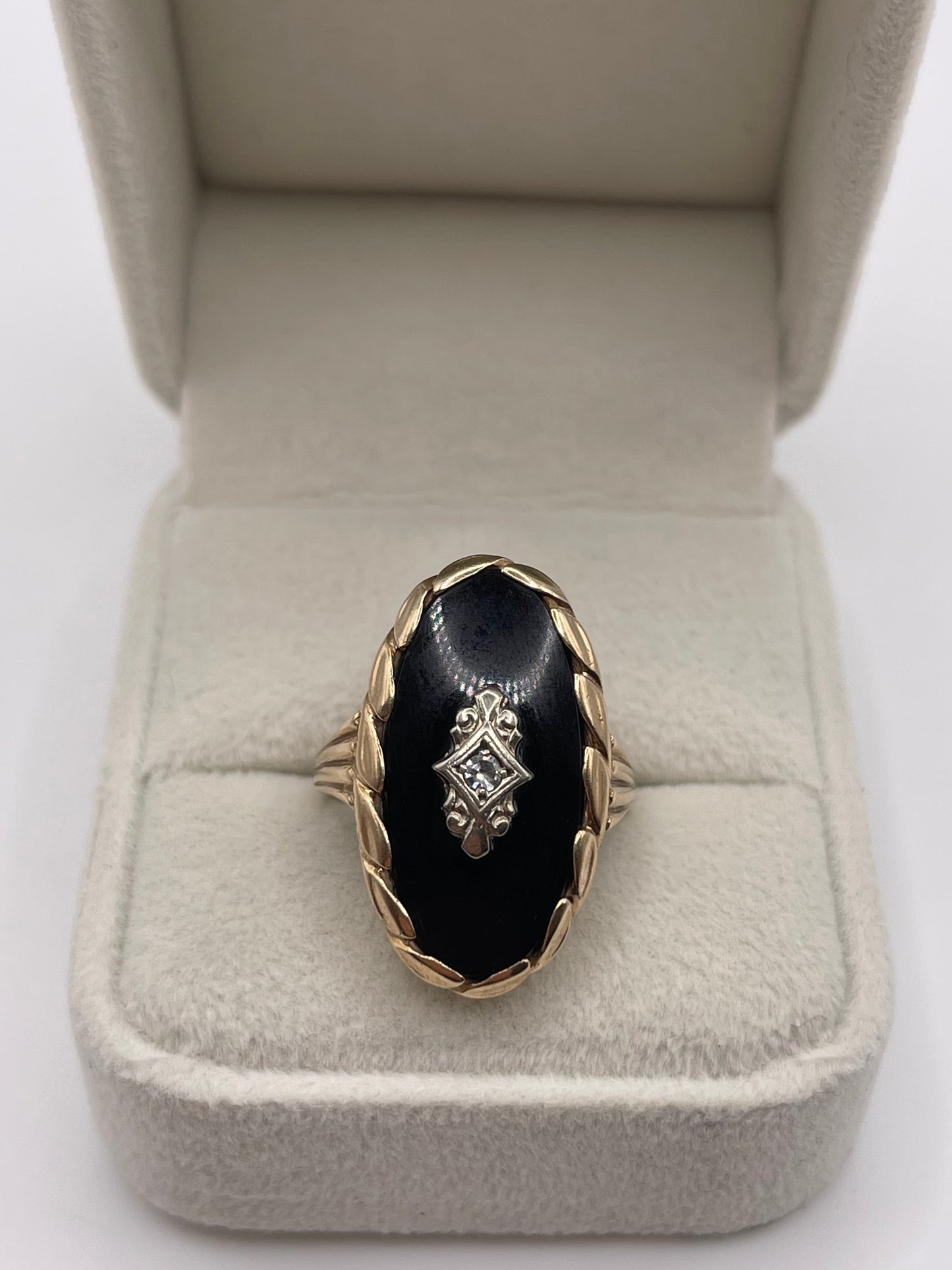 9ct gold onyx and diamond ring
