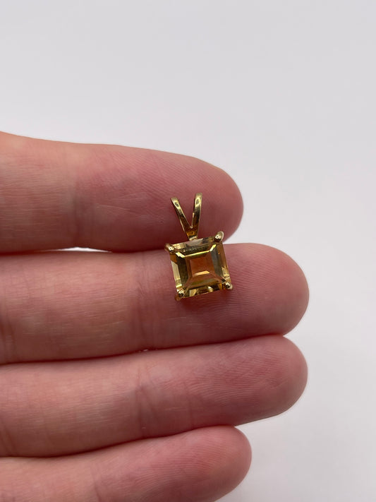 9ct gold citrine pendant