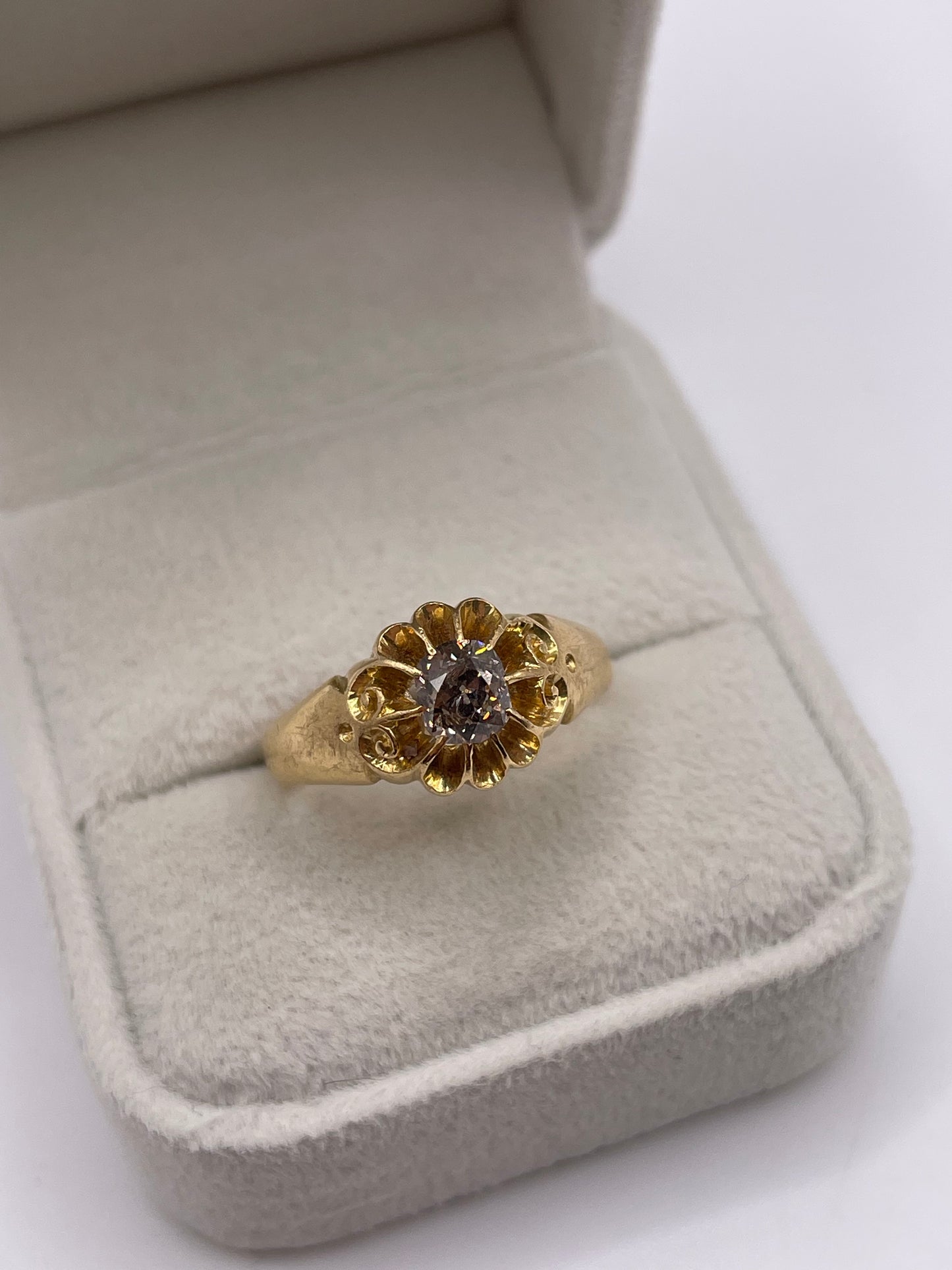 Antique 18ct gold 75 point diamond gypsy ring