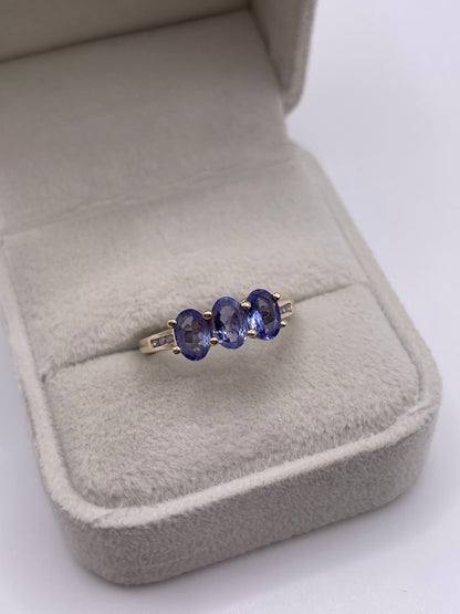 9ct gold tanzanite and diamond ring