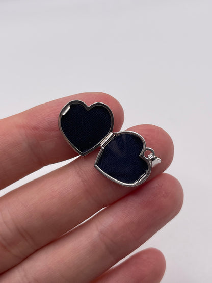 9ct white gold mother of pearl heart locket