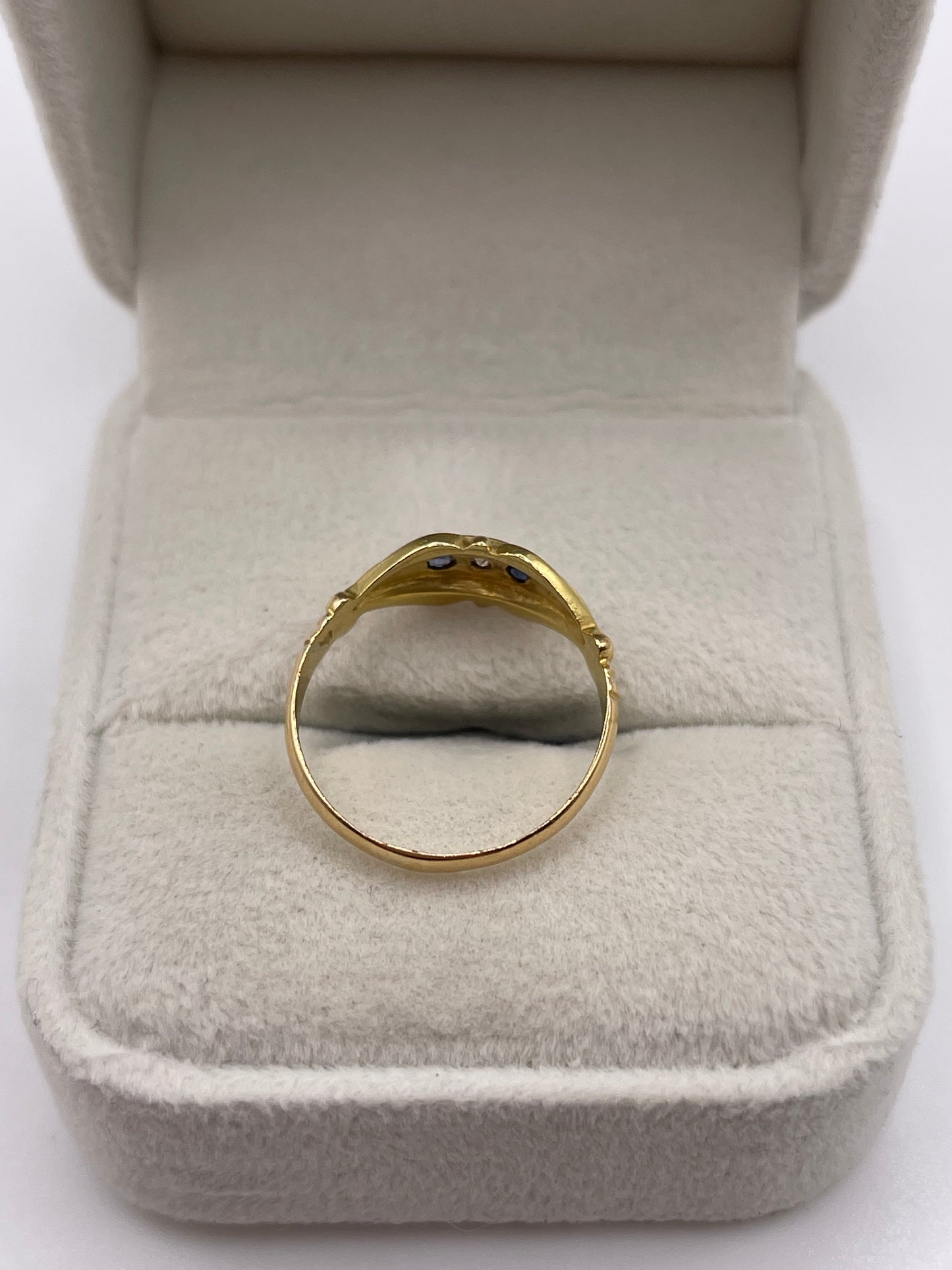 Antique 18ct gold sapphire and diamond ring