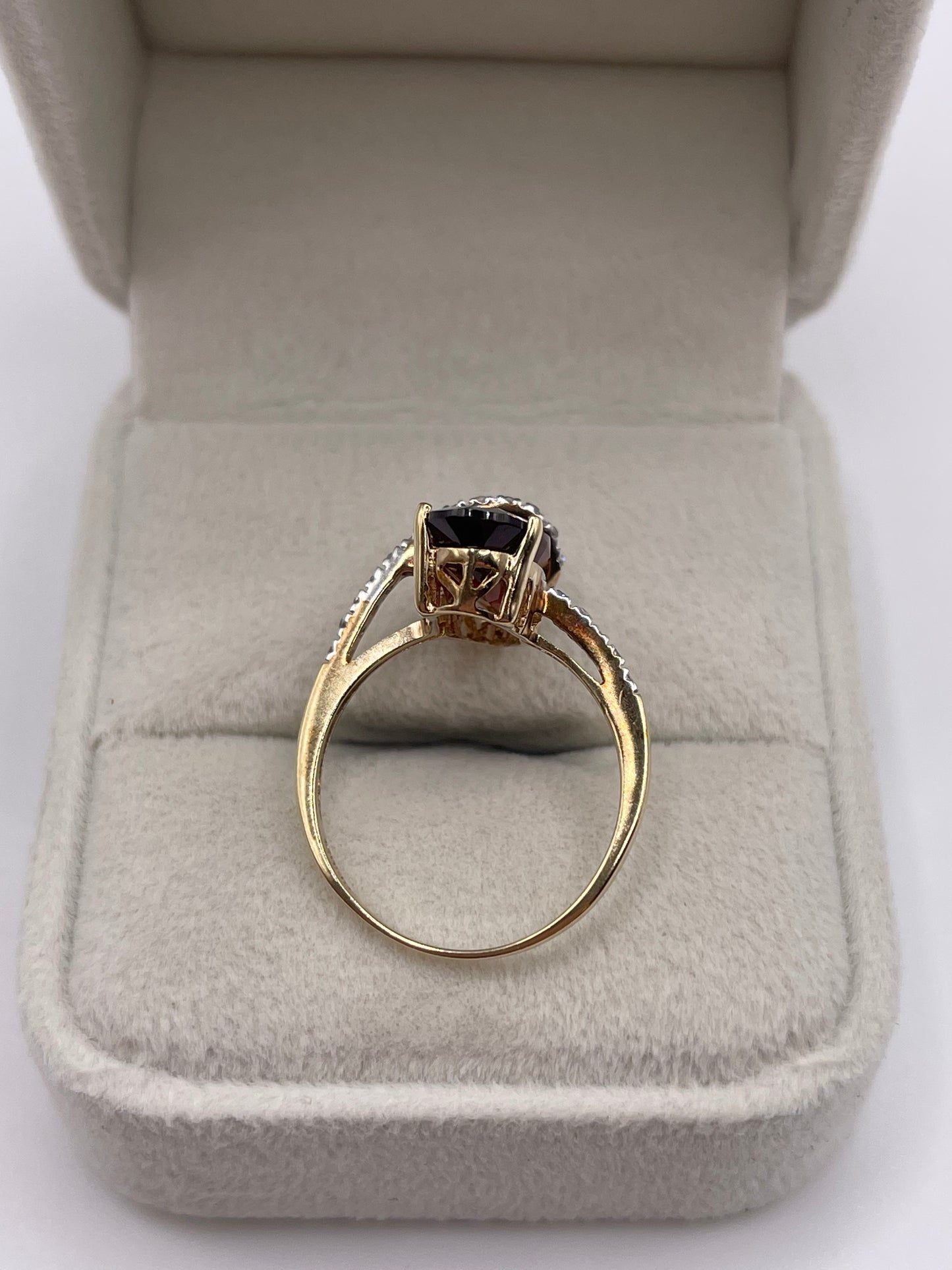 9ct gold garnet and diamond ring