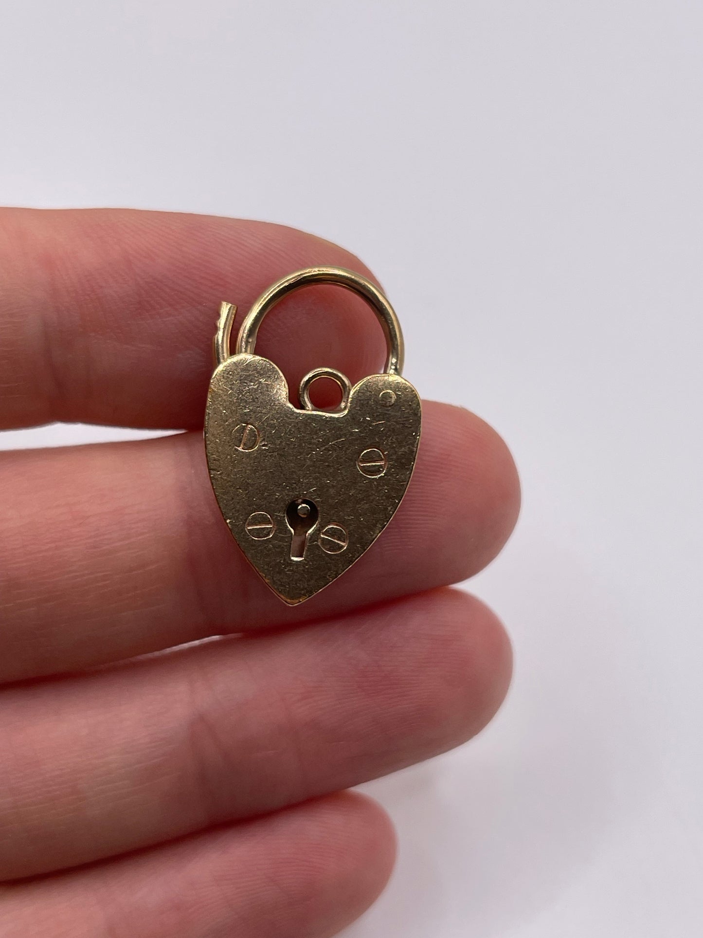 9ct gold padlock 5