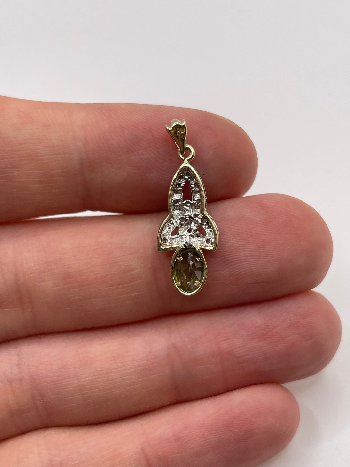 9ct gold quartz and diamond pendant
