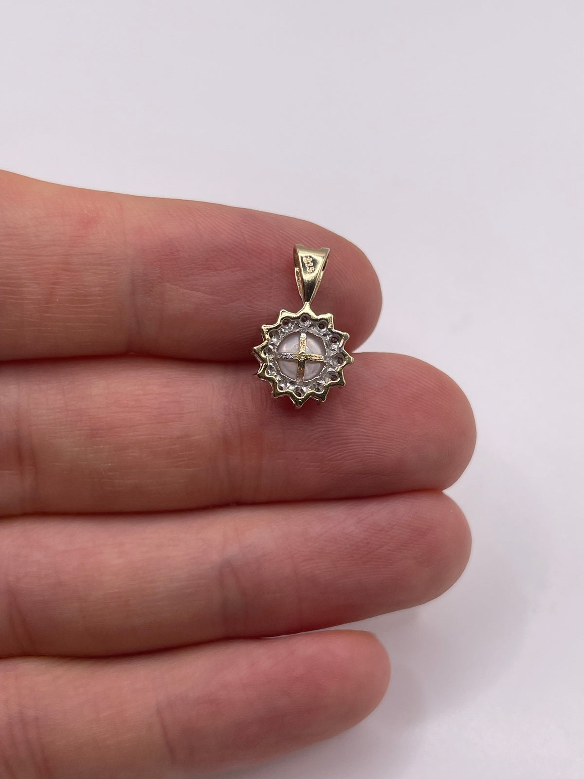 9ct gold pearl and diamond pendant