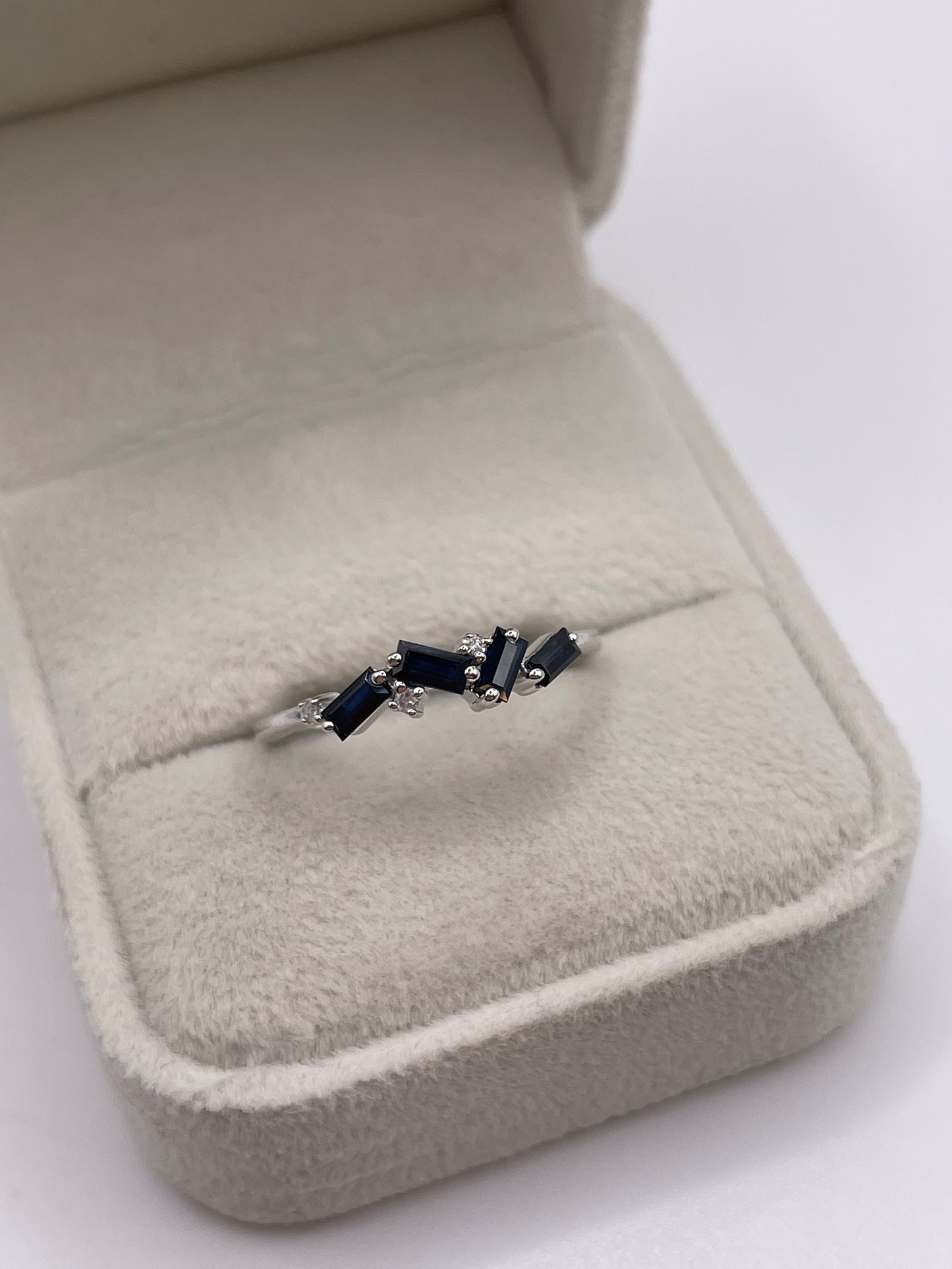 9ct white gold sapphire and diamond ring
