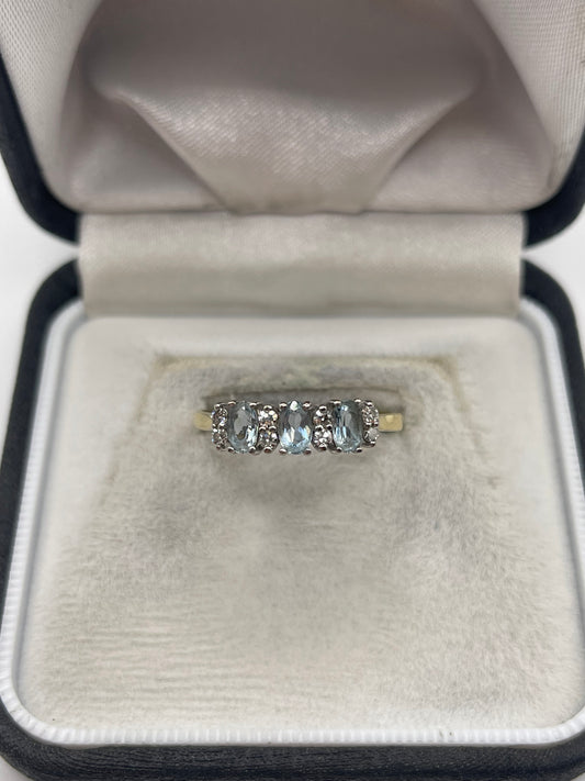 18ct gold aquamarine and diamond ring