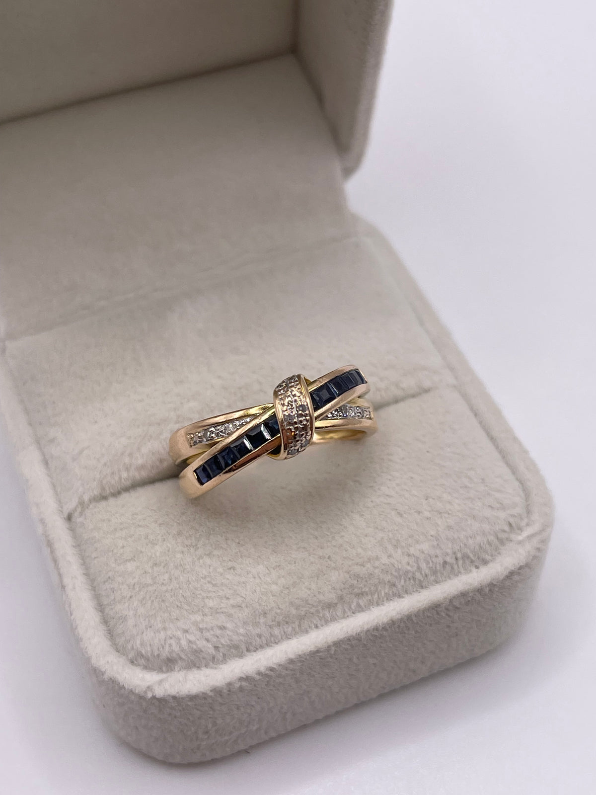 9ct gold sapphire and diamond ring