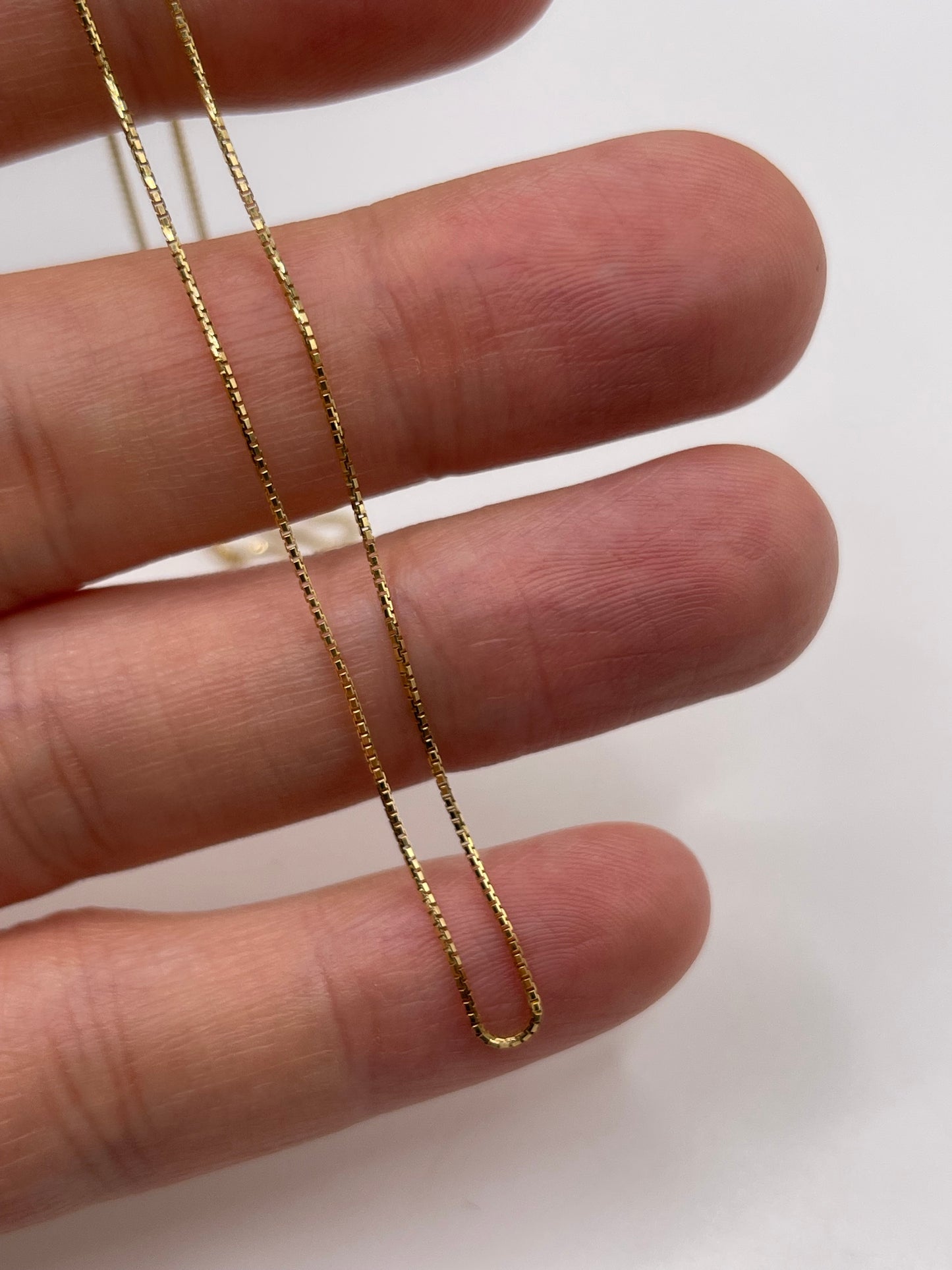 18ct gold chain 439