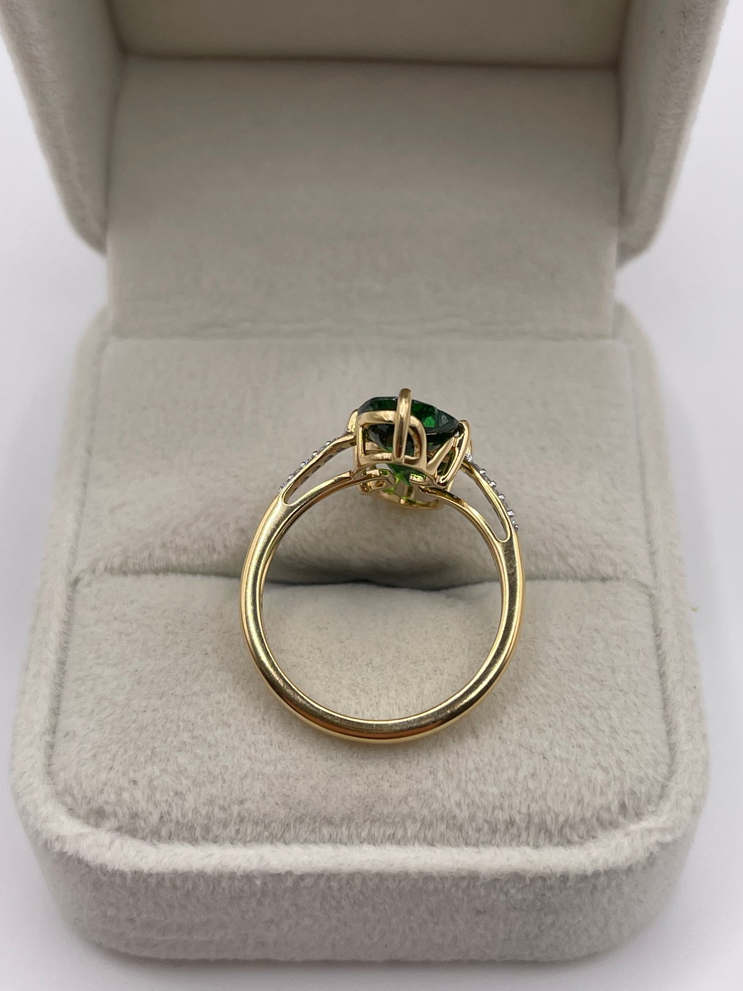 18ct gold garnet and diamond ring