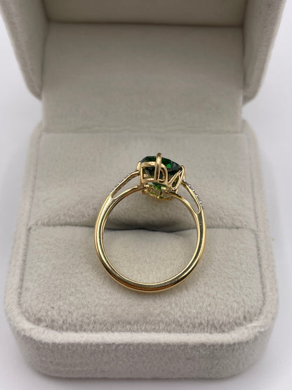 18ct gold garnet and diamond ring