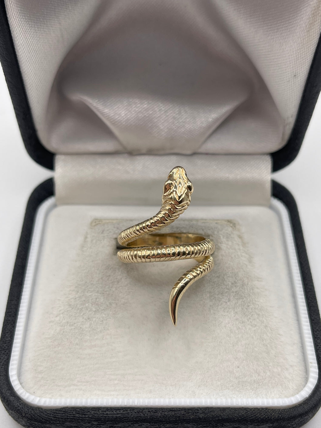 Heavy 9ct gold snake ring
