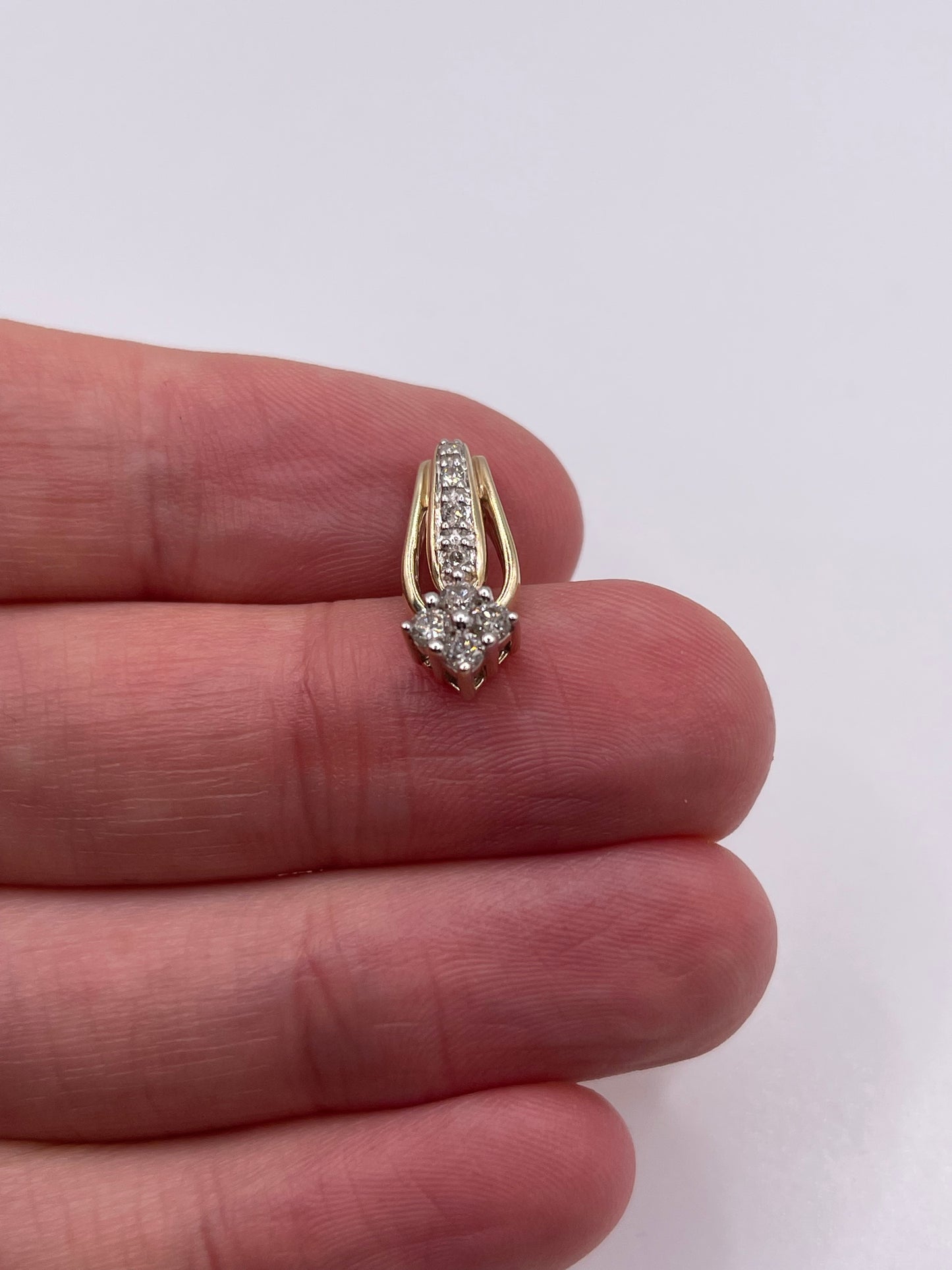 9ct gold diamond cluster pendant