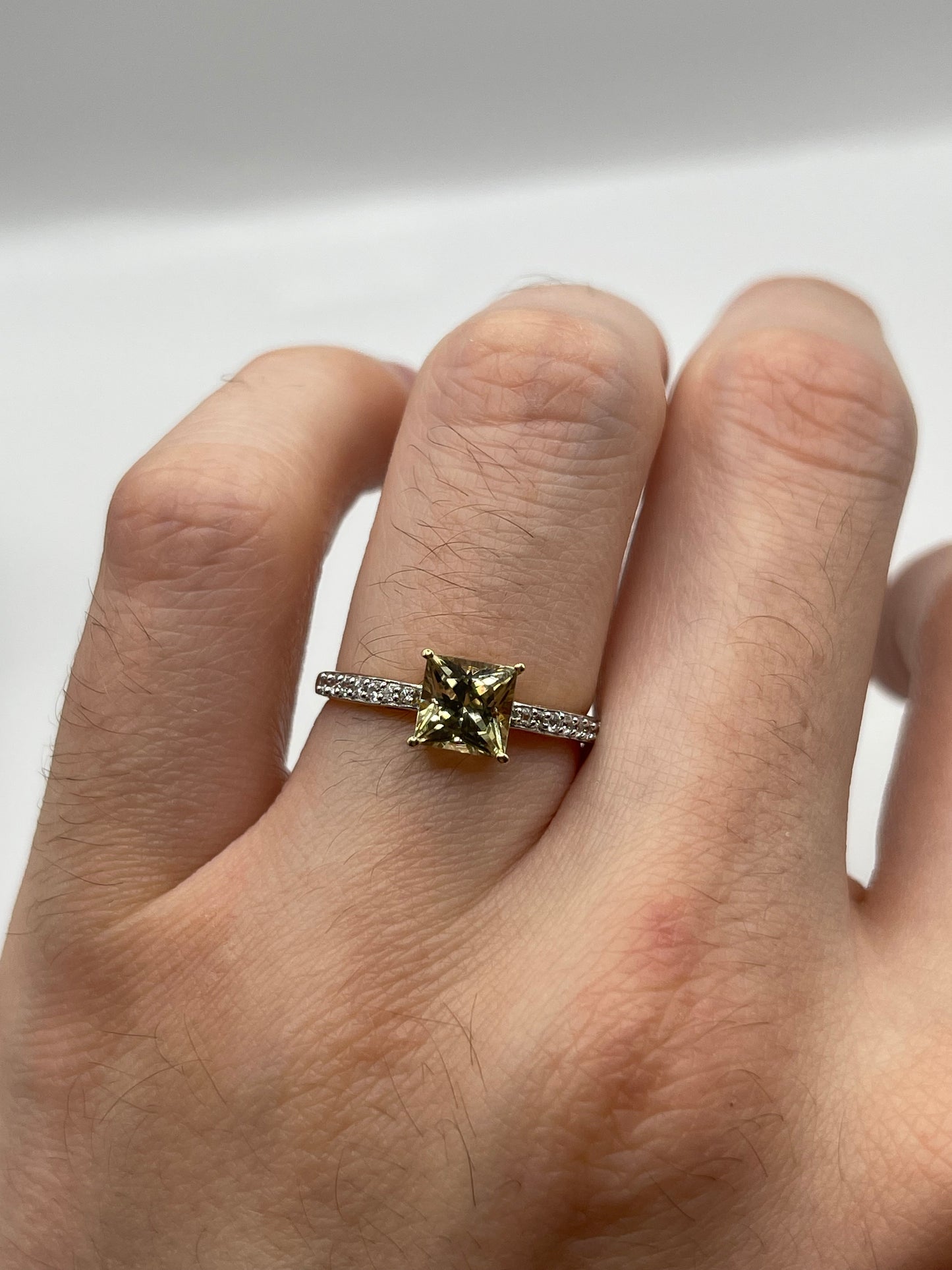 9ct gold quartz and zircon ring