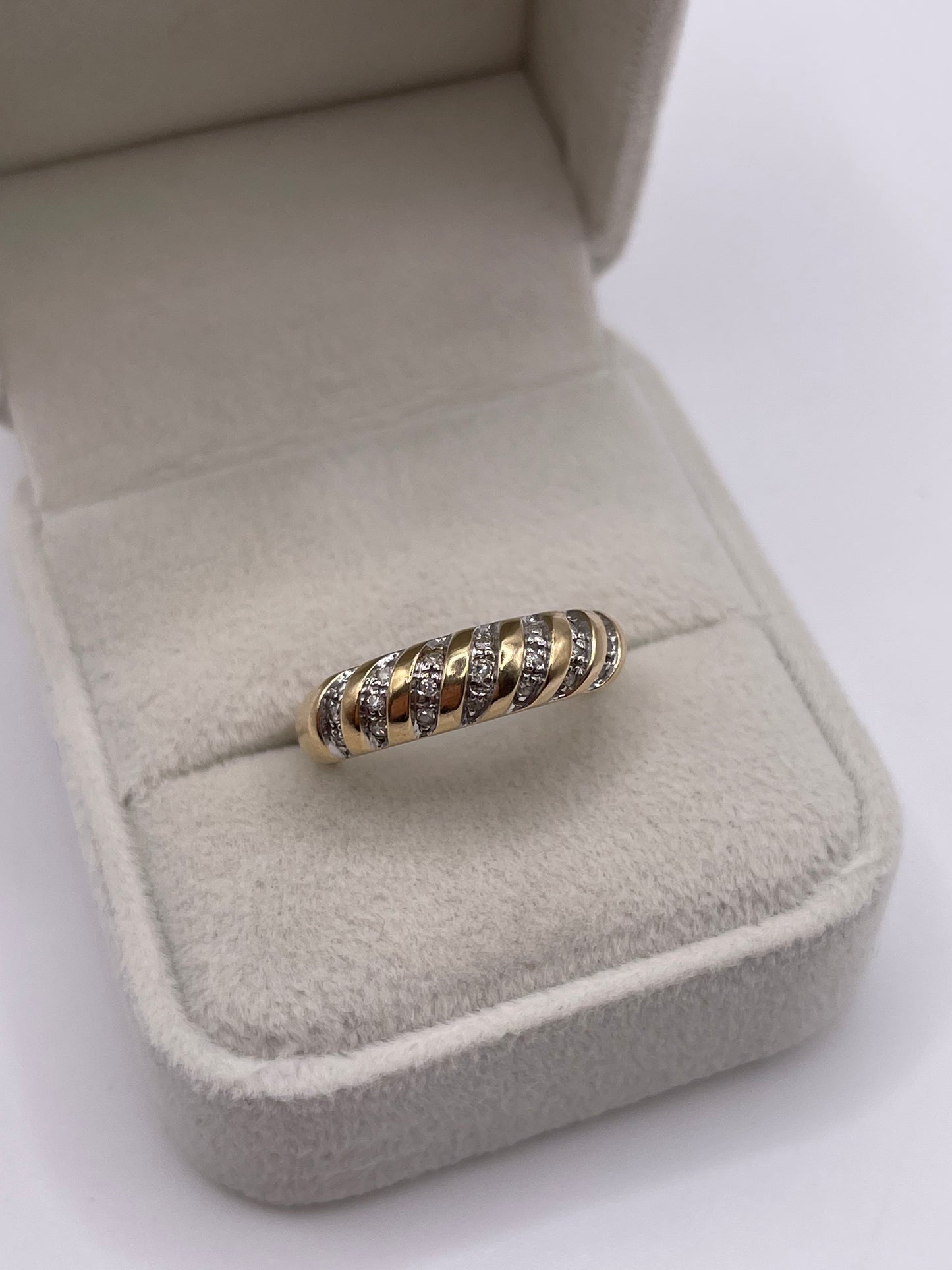 9ct gold diamond croissant ring