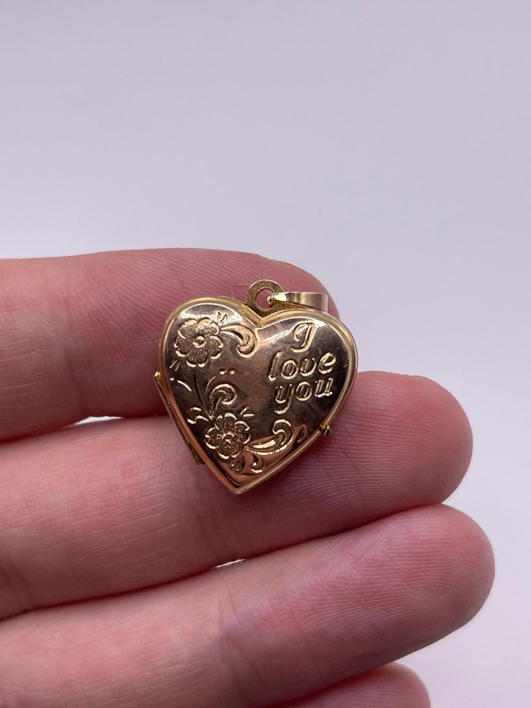 9ct gold engraved heart locket