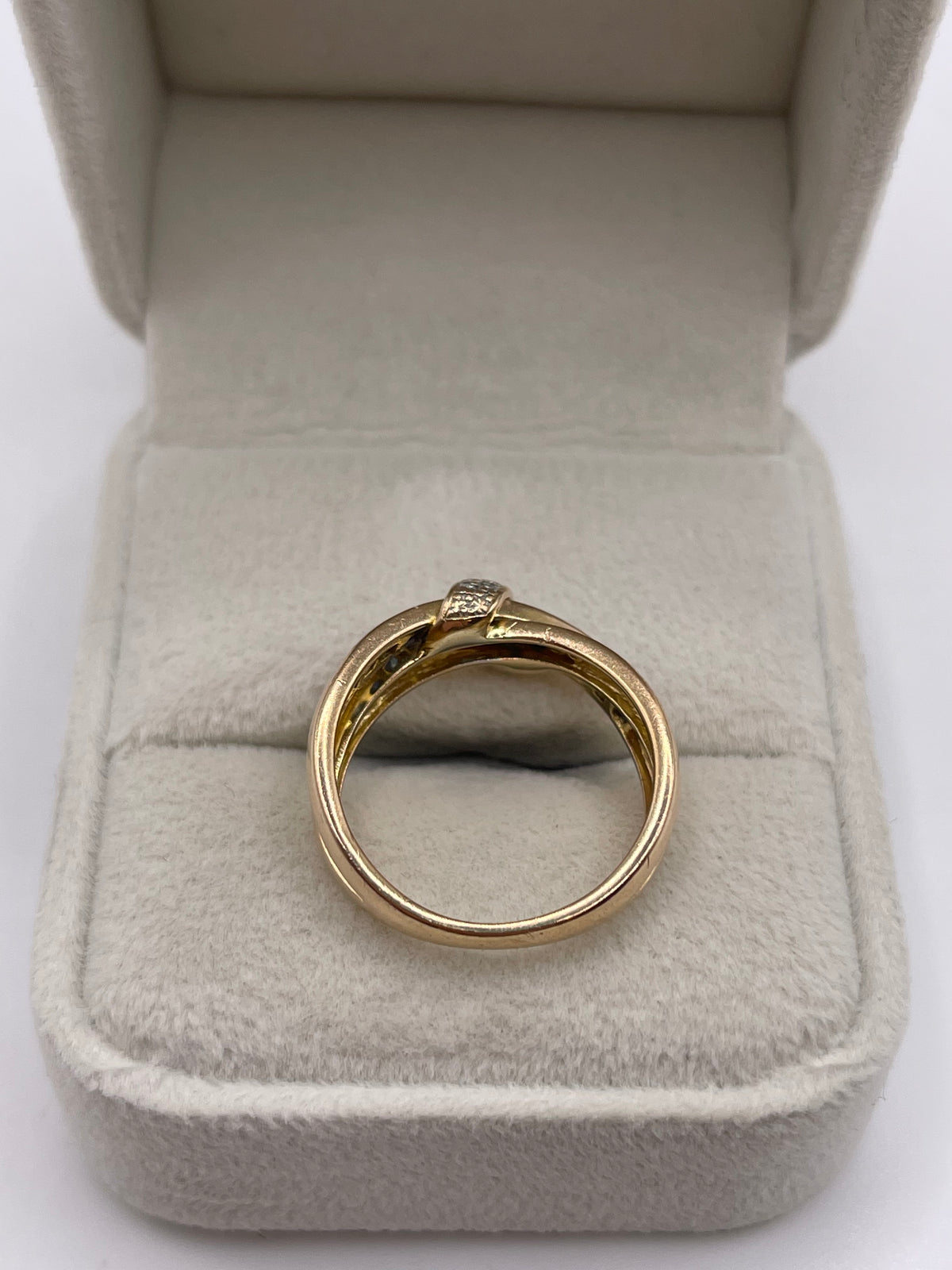 9ct gold sapphire and diamond ring