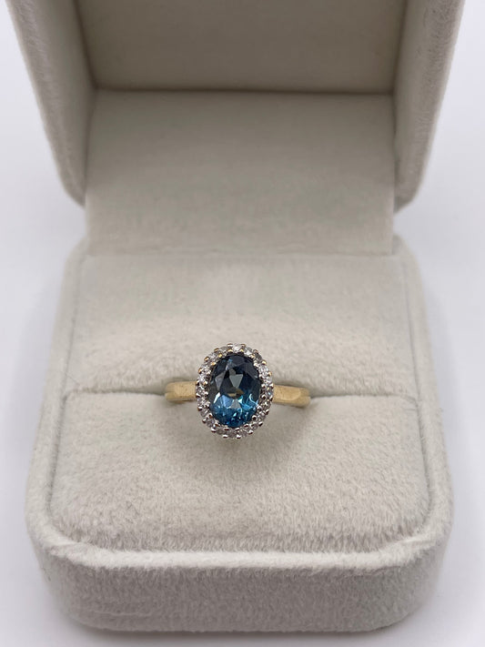 9ct gold topaz and diamond ring