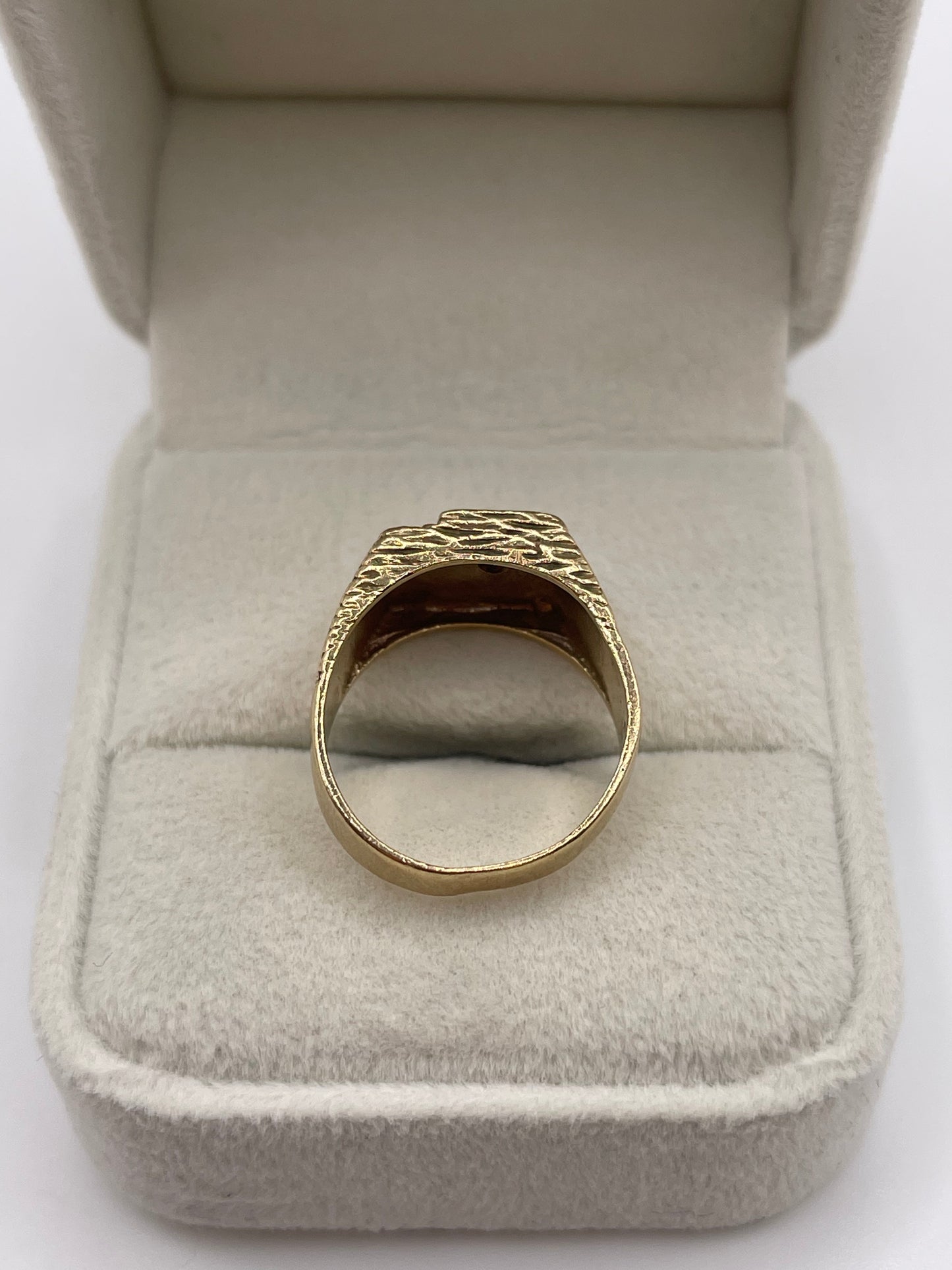 9ct gold garnet signet ring