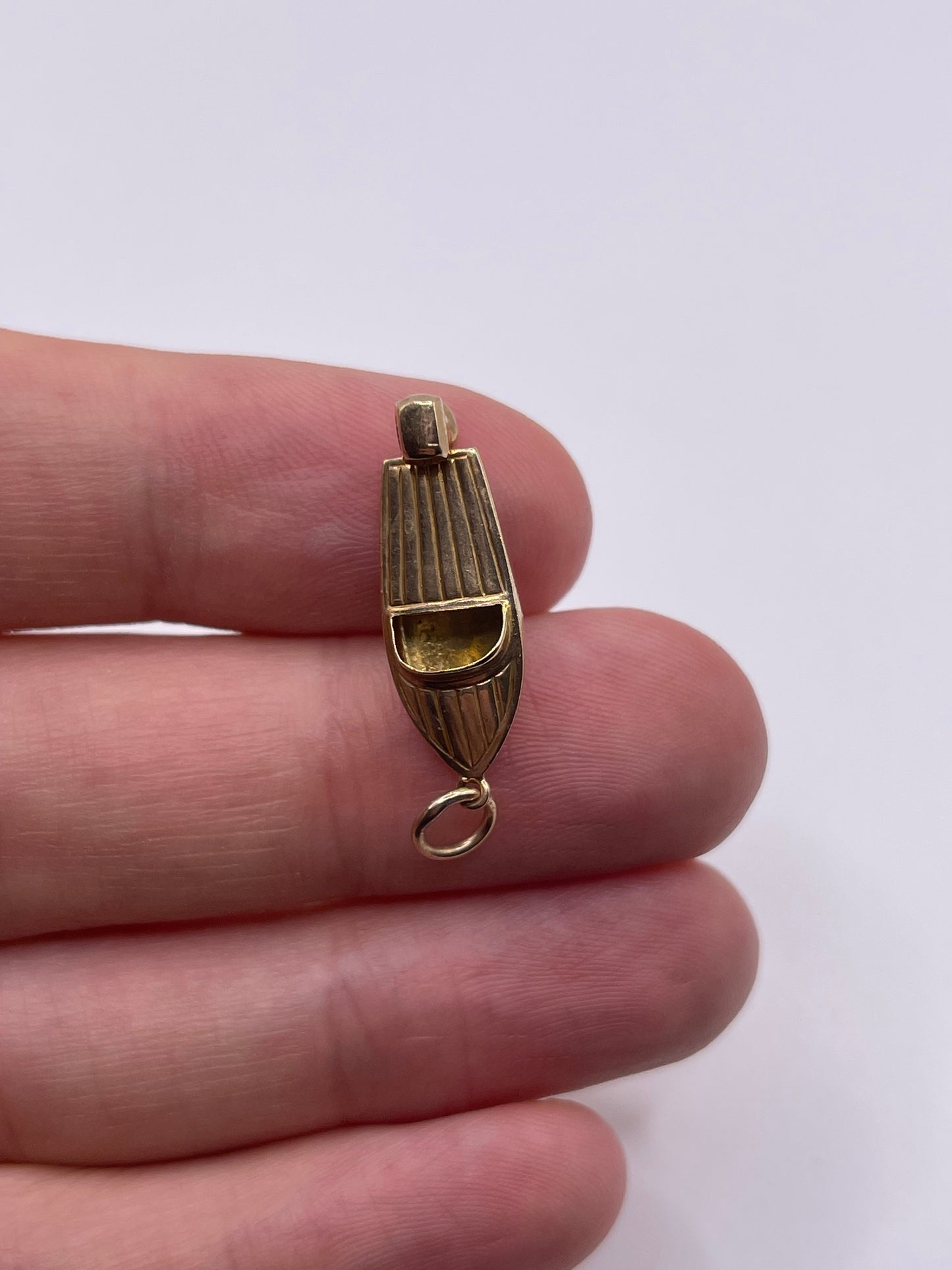 9ct gold speedboat charm
