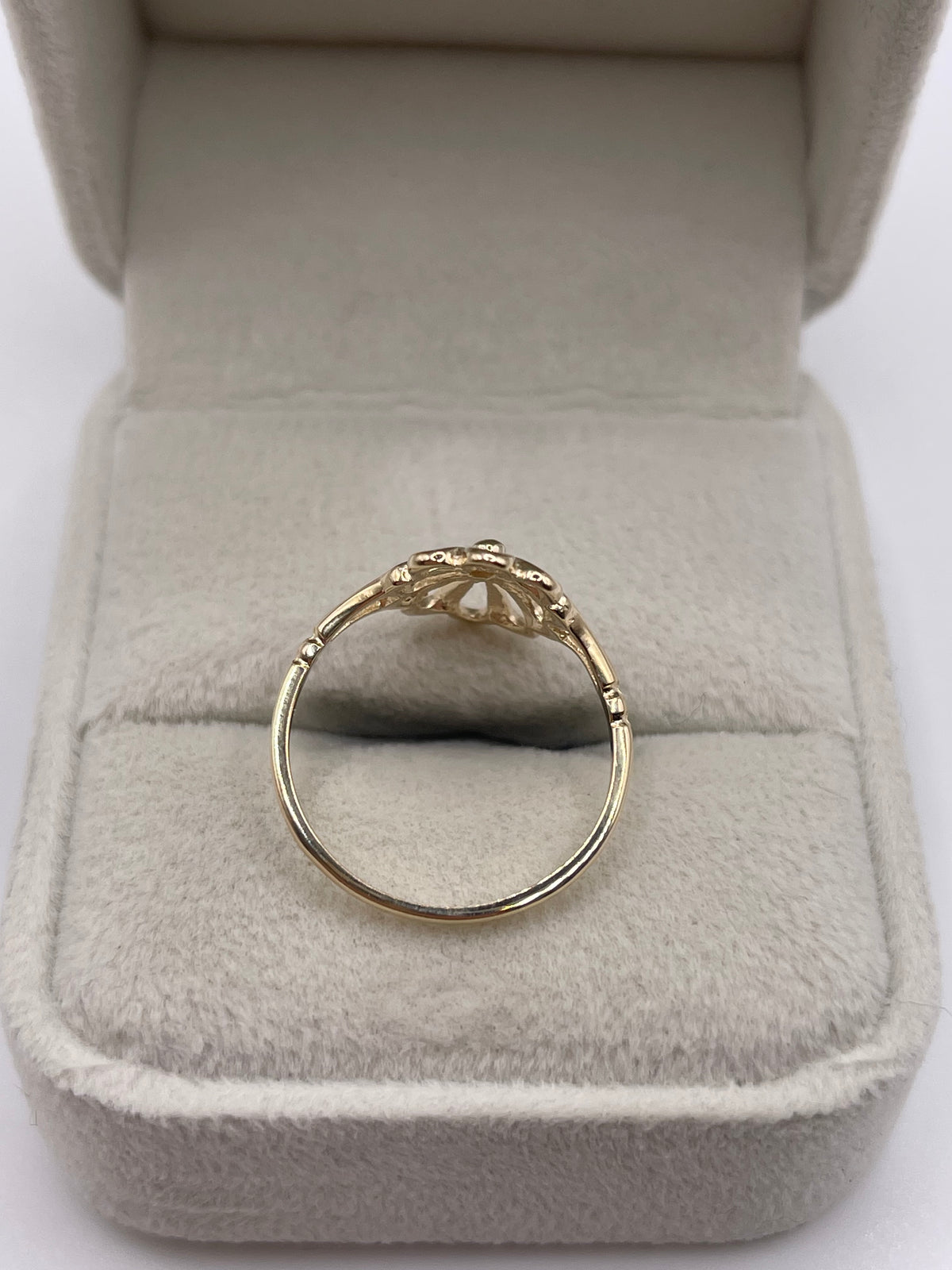9ct gold flower ring