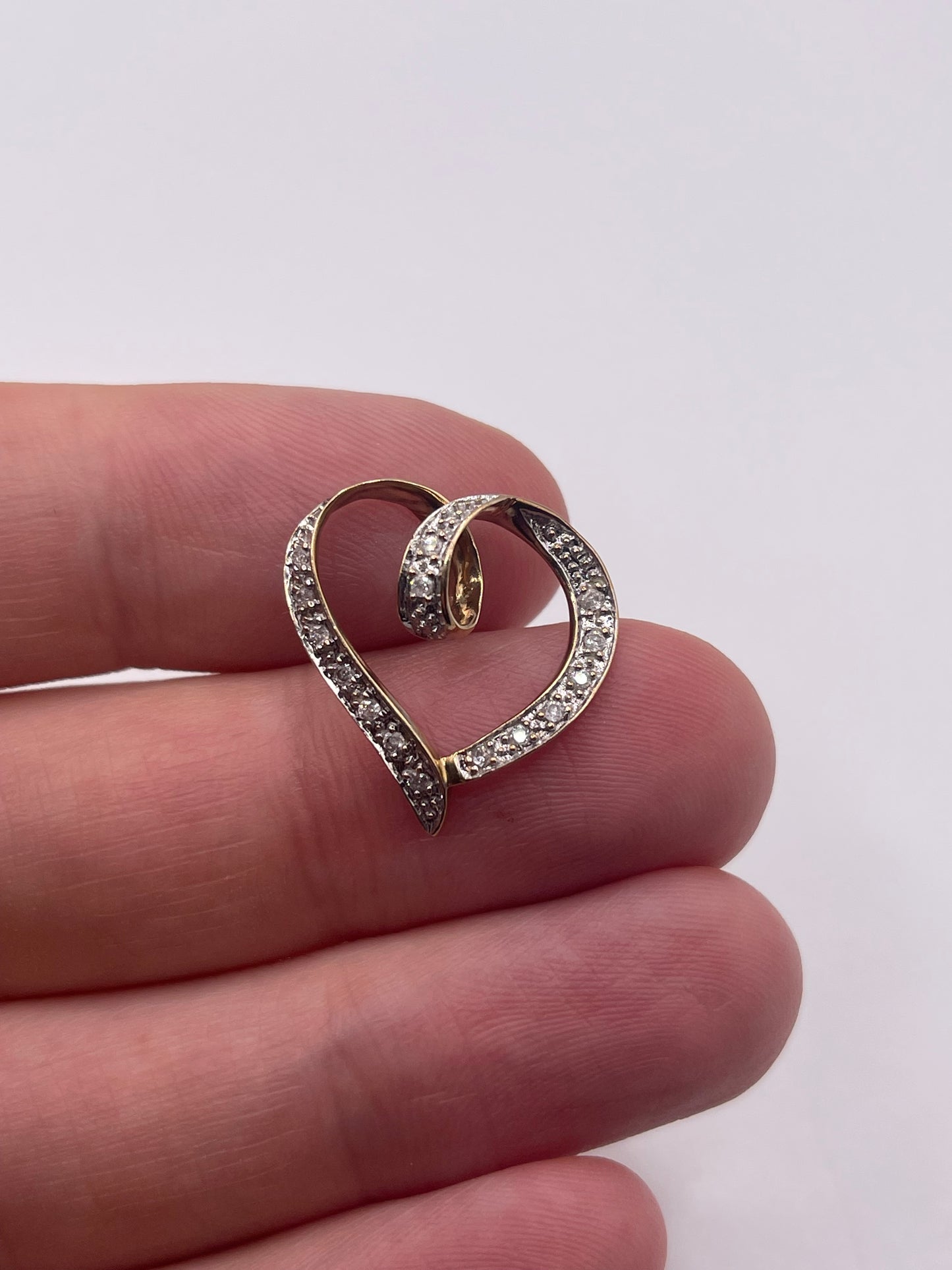 9ct gold diamond heart ring