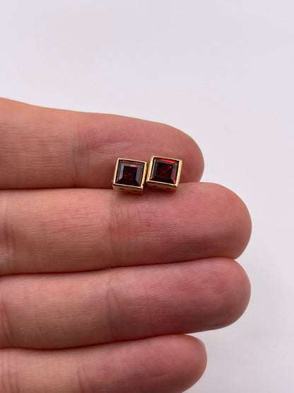 9ct gold garnet earrings