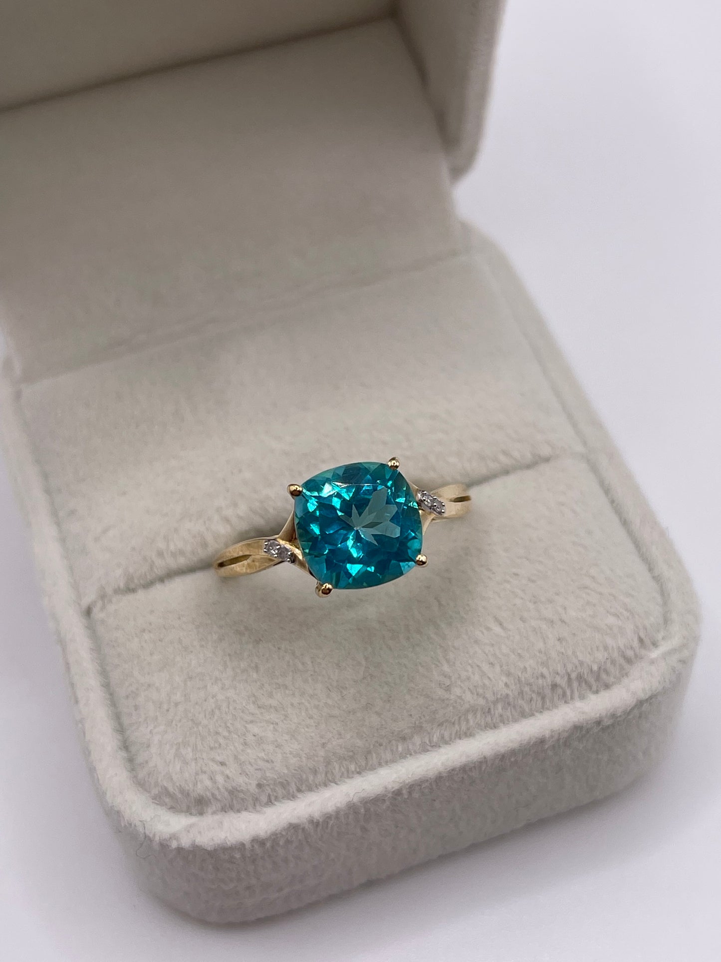 9ct gold quartz and diamond ring