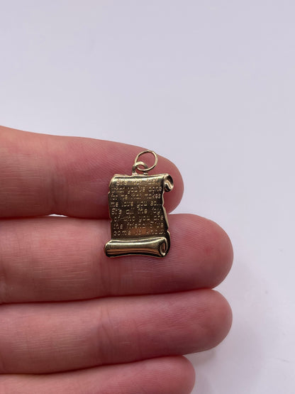 9ct gold scroll pendant