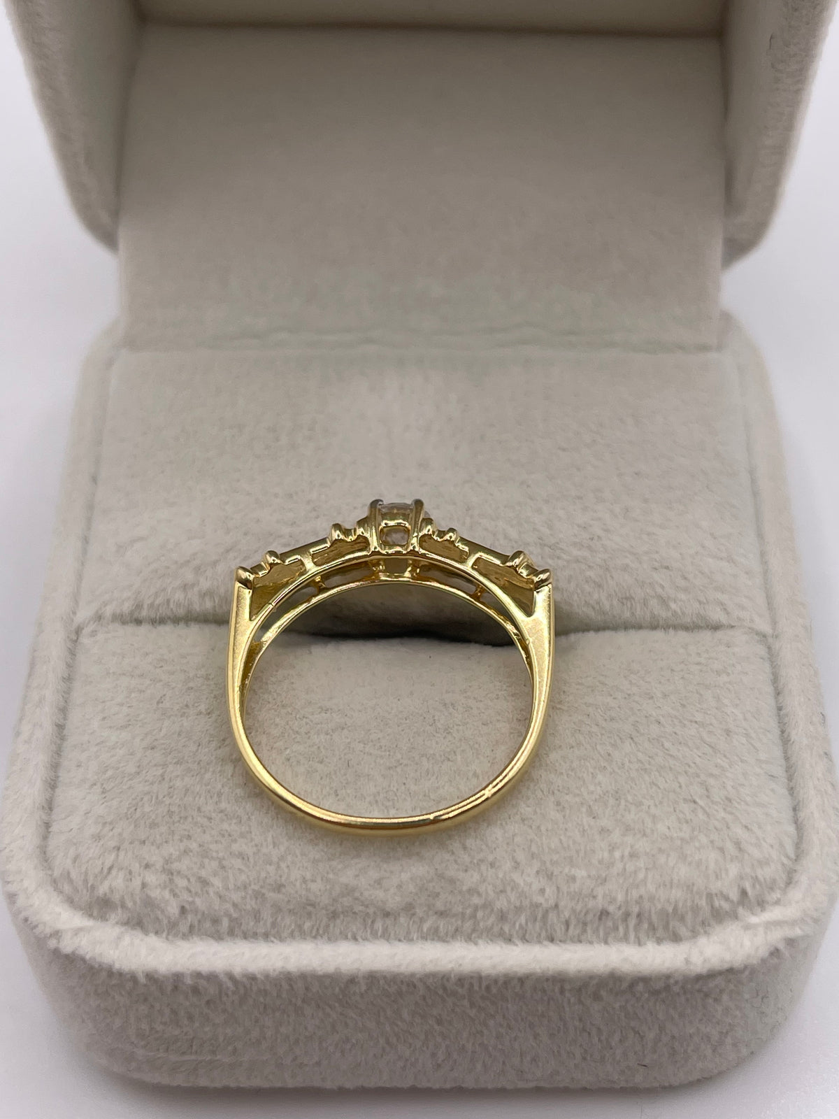 18ct gold diamond ring