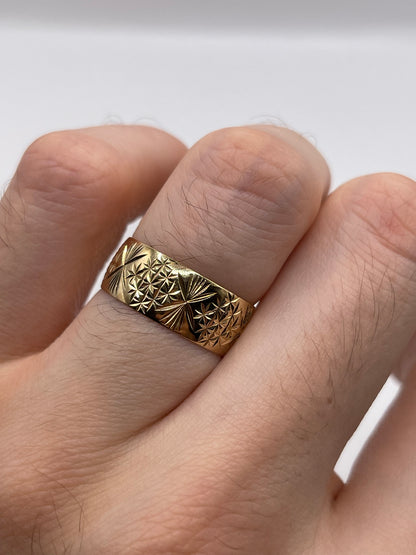 9ct gold patterned band