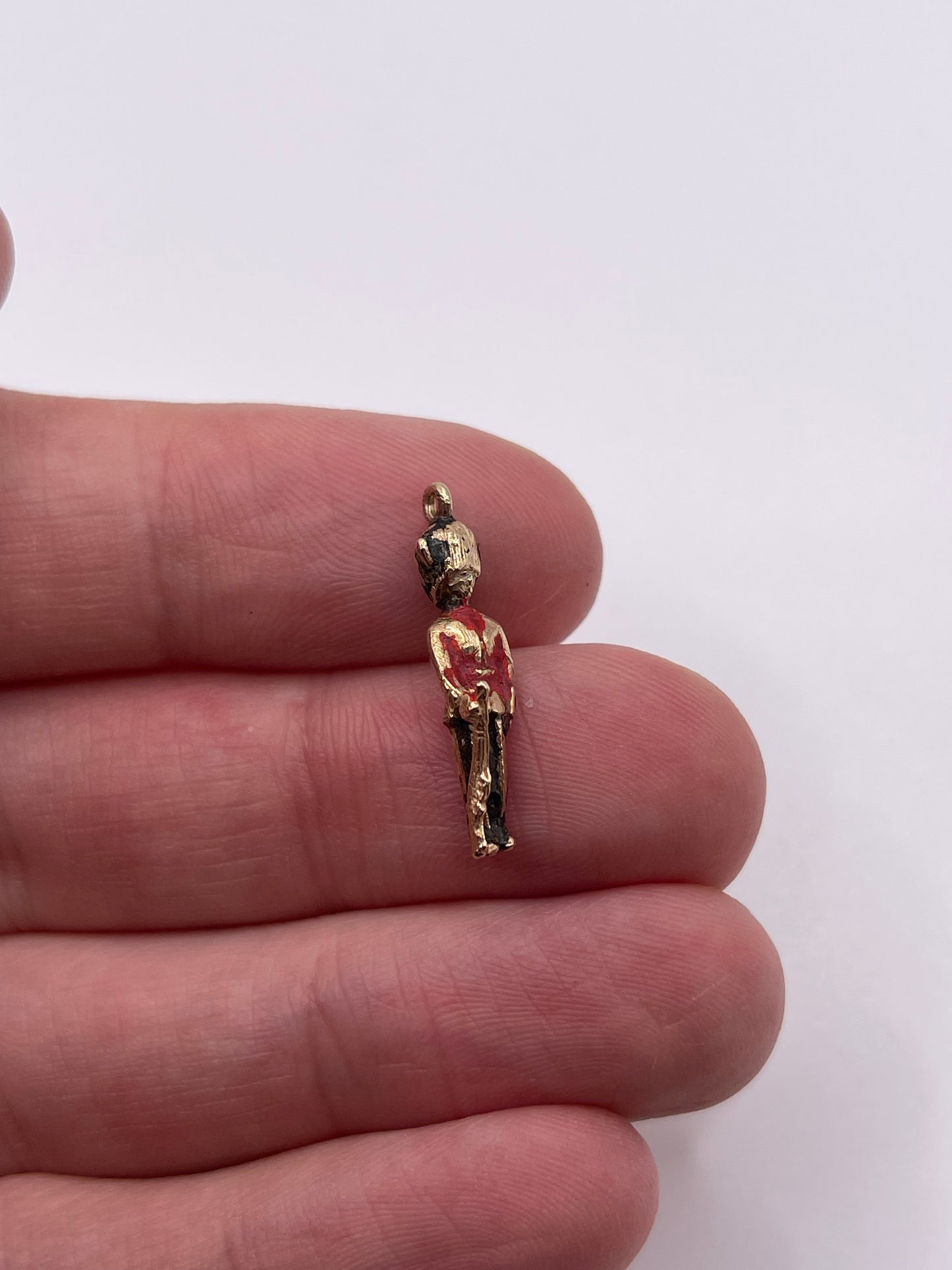 9ct gold kings guard charm
