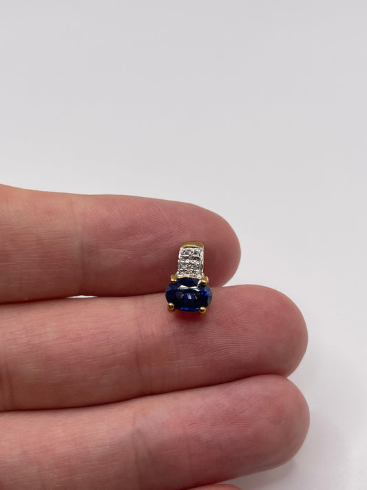 9ct gold kyanite and zircon pendant